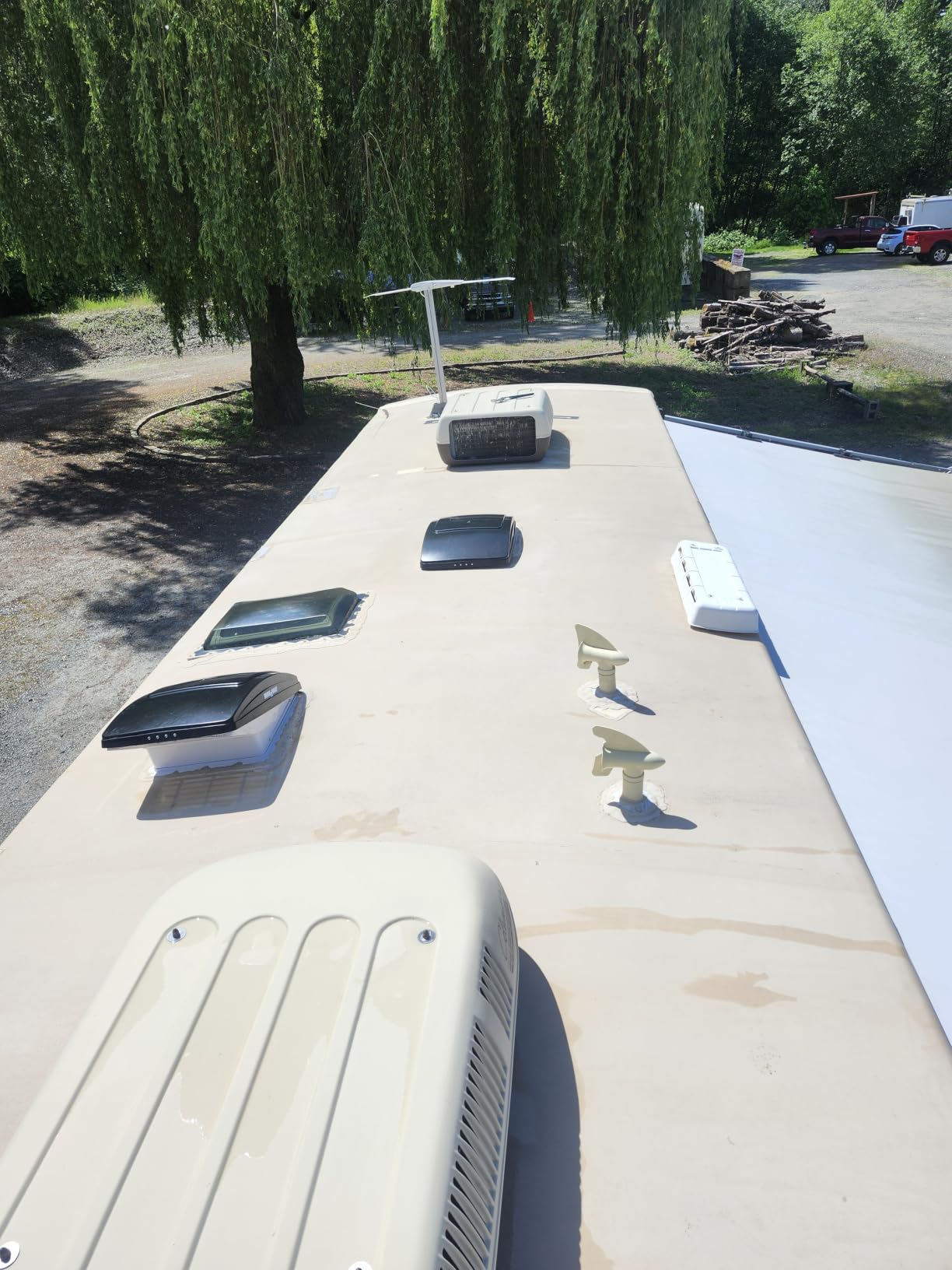 100% Silicone Roof Coating for RVs, Campers & Flat Roofs - Waterproof Seal for Leaks, Cracks & Seams - Ponding Water Resistant - 4.75 Gallon White customer photo 2