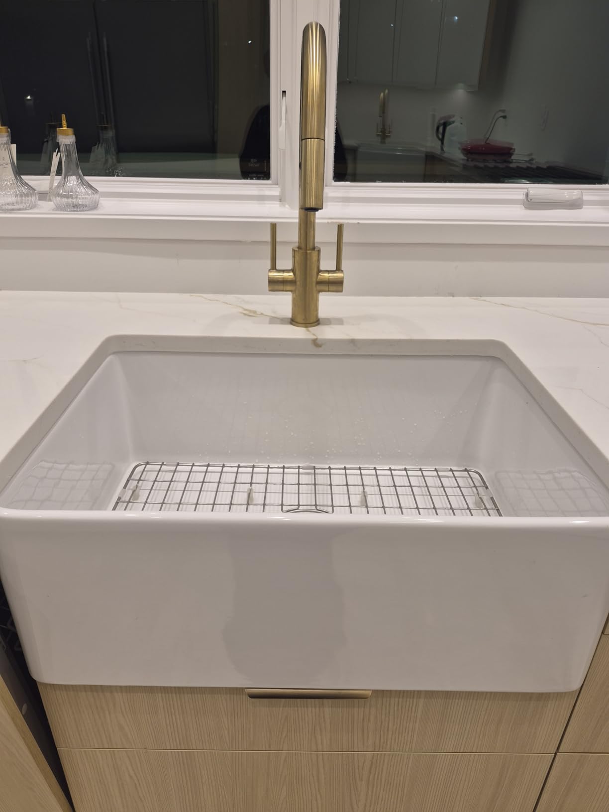 Miuara Farmhouse Sink 33 x 18 Inch White Fireclay Apron Front Kitchen Sink customer photo 1