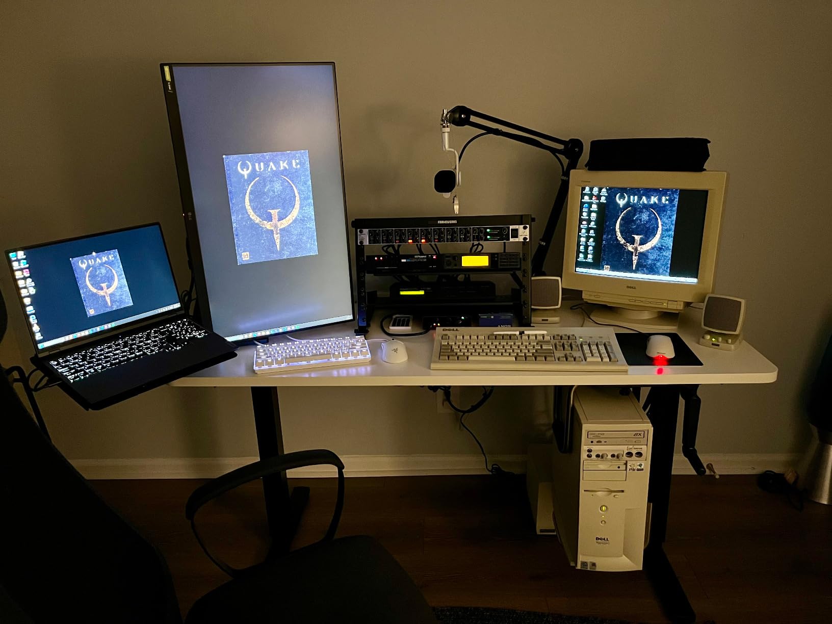 Gator Frameworks Angled Metal Desktop Rack Stand with Non-Slip Rubber Feet, 6U Rack Space (GFW-DESKTOPRK-06U) customer photo 2
