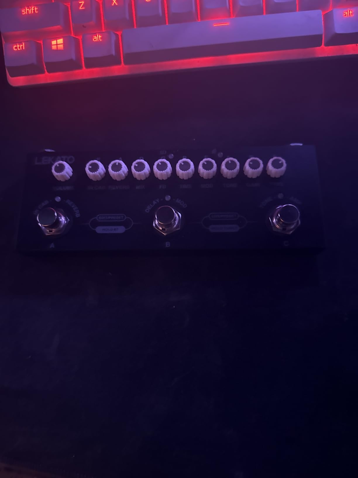 LEKATO Multi Effects Pedal for Acoustic Guitar with IR Loading 9 AMP Models, Bluetooth 5.0, Built-in Battery customer photo 1