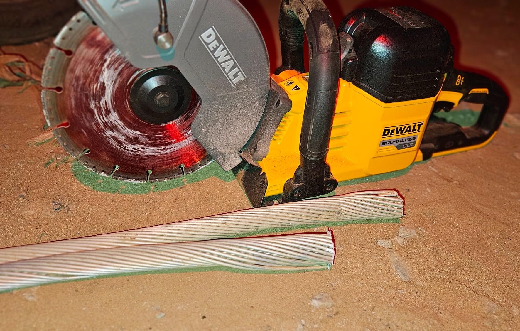 DEWALT 60V MAX 9 in. Cordless Cut Off Saw Bare Tool customer photo 2