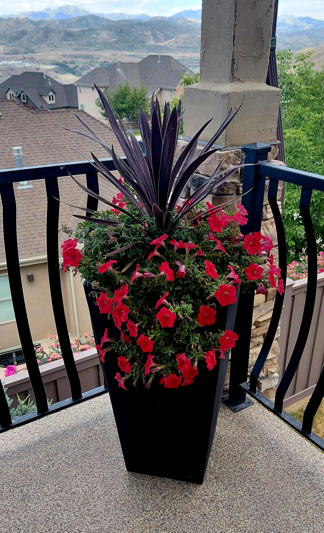 Step2 Tremont Tall Square Tapered Planter, 28 in Resin Planter, Self-Watering, Dark Cedar customer photo 1