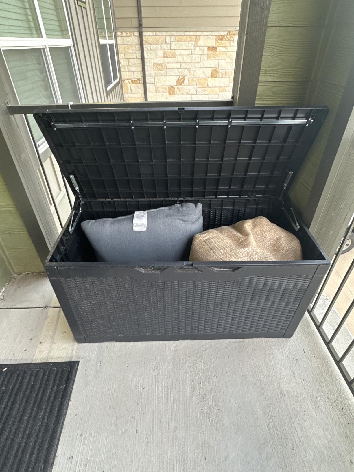 JUMMICO 31 Gallon Resin Deck Box Waterproof Outdoor Storage Boxes | for Patio Furniture Cushions and Garden Tools customer photo 1