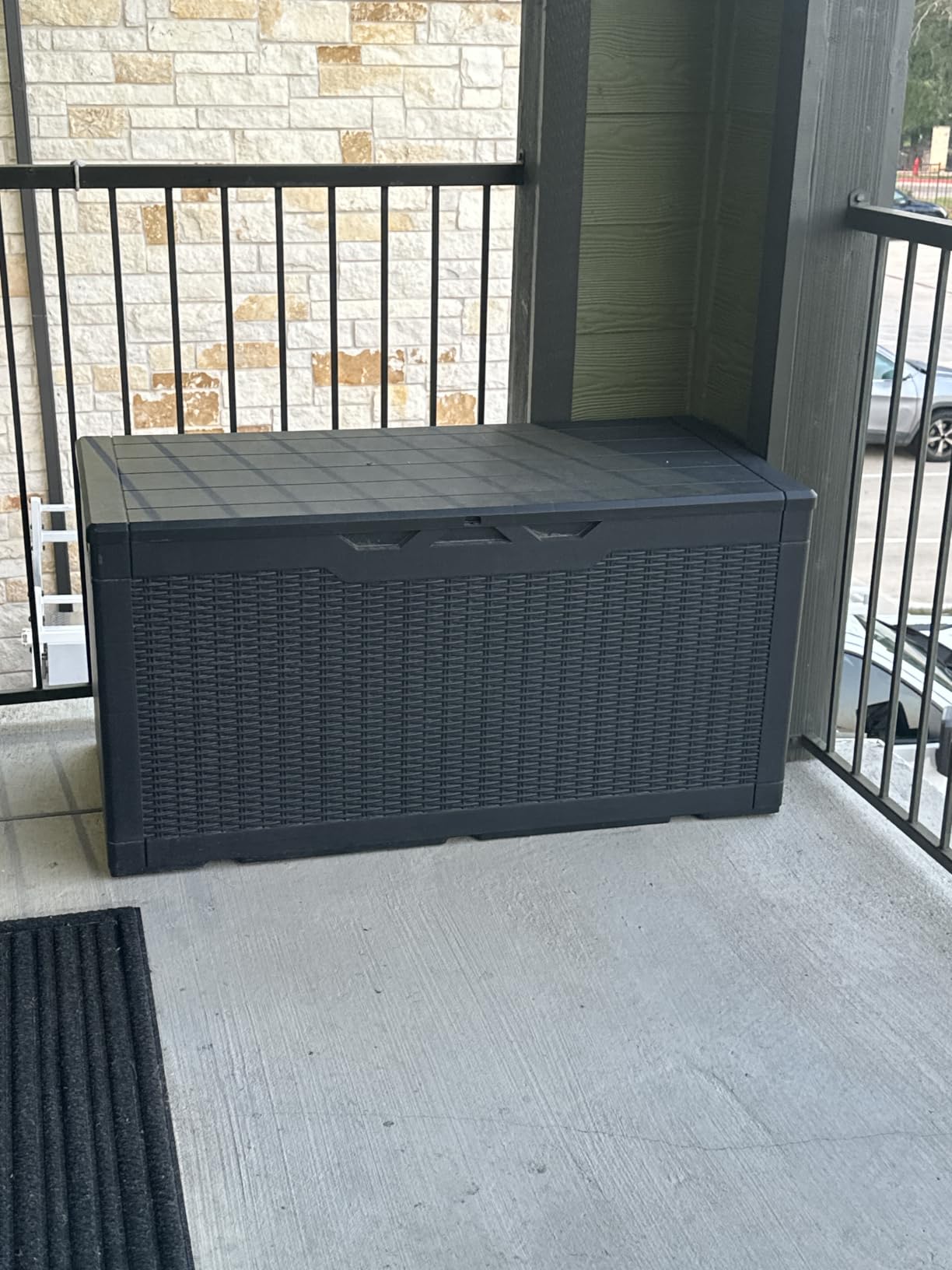 JUMMICO 31 Gallon Resin Deck Box Waterproof Outdoor Storage Boxes | for Patio Furniture Cushions and Garden Tools customer photo 2