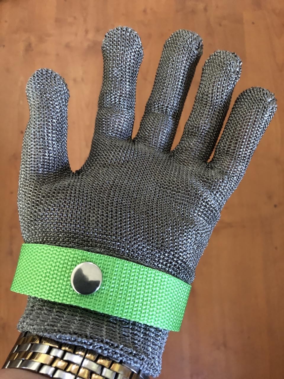 Aillary Level 9 Cut Resistant Kitchen Glove, Food Grade, Machine Washable, Stainless Steel Wire Metal Mesh Safety Work Glove for Mandolin, Meat Cutting, Oyster Shucking, and Wood Working (Large) customer photo 1