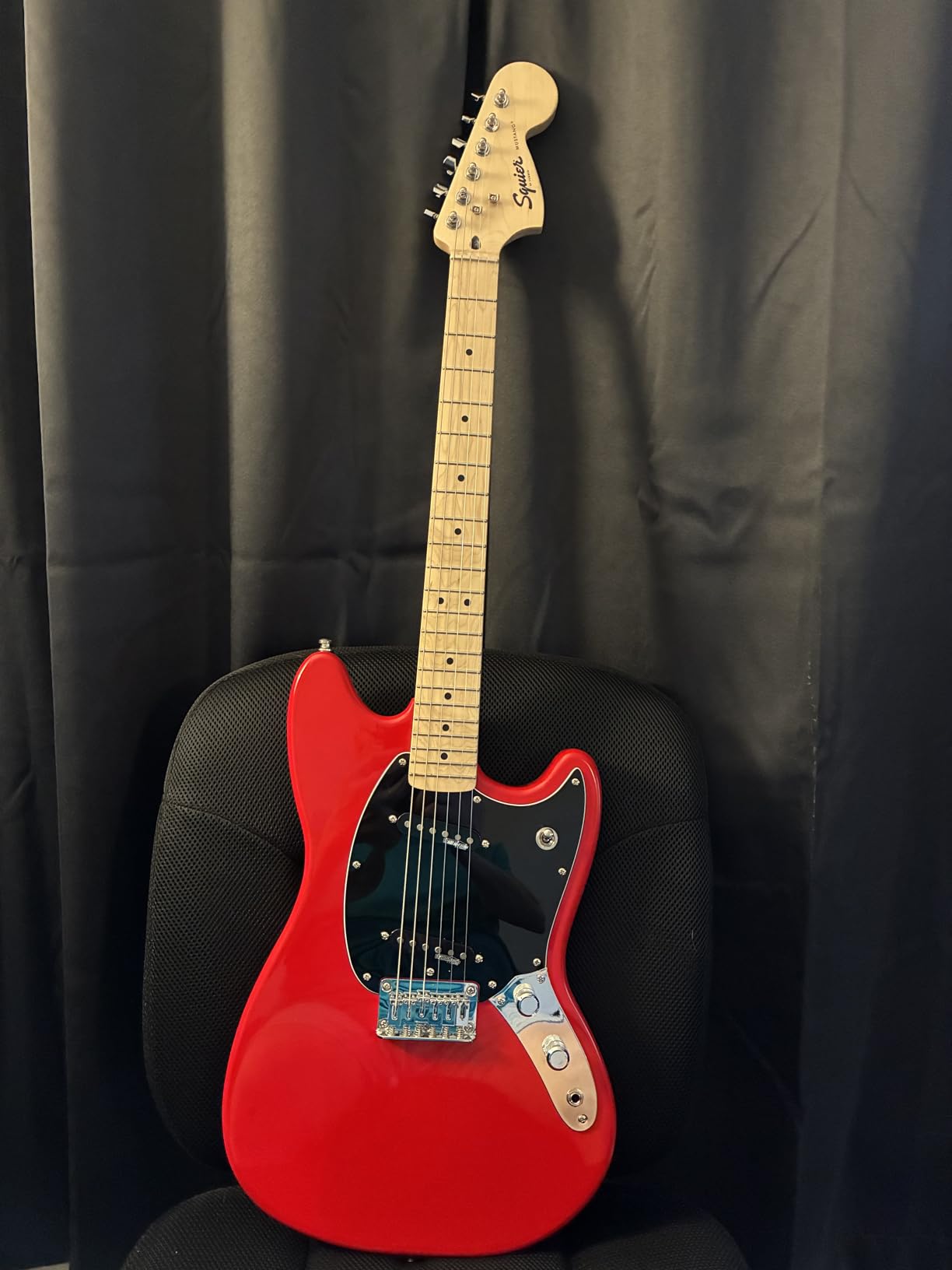 Squier Sonic Mustang Electric Guitar, 2-Color Sunburst, Maple Fingerboard customer photo 2