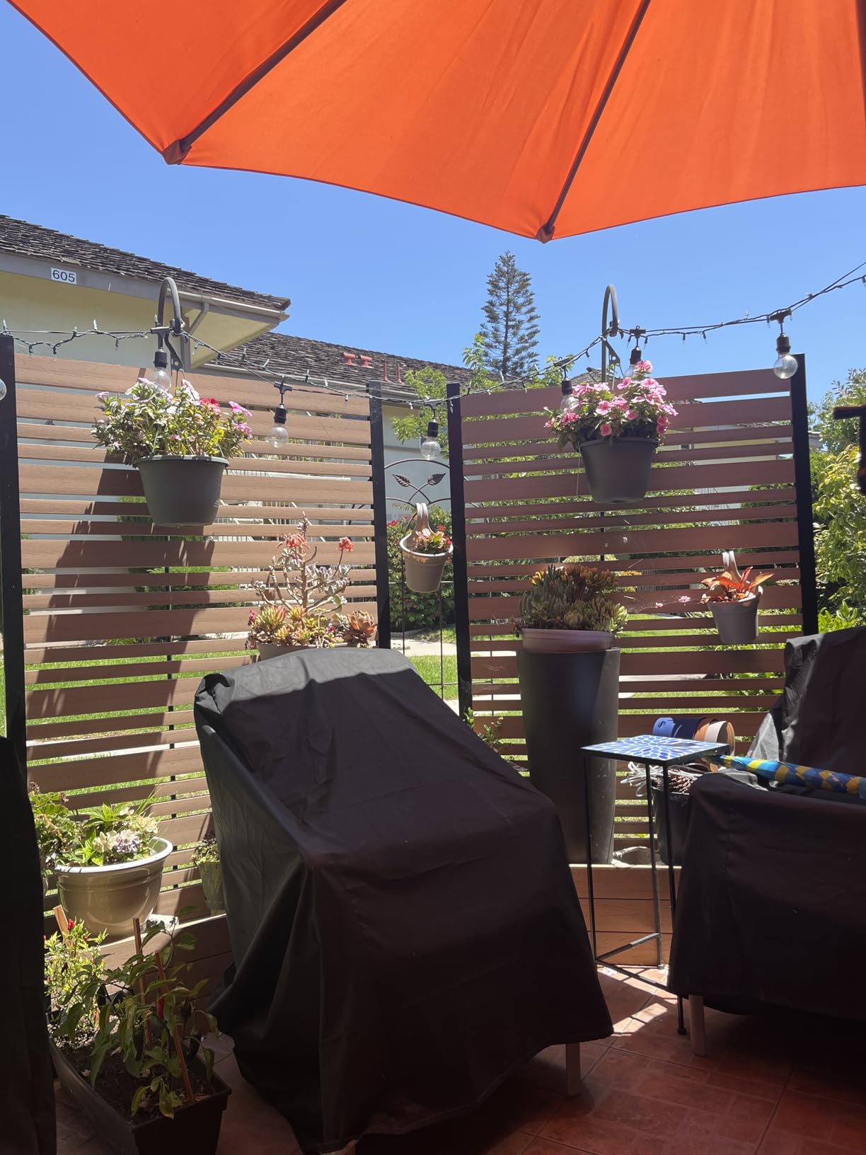 Enclo 6ftH Florence Privacy Screen w/Planter Box, Freestanding Cedar Vinyl | 6ftH x 3.8ftW, Cedar Color, 1 Screen + Planter, EC18024 customer photo 1