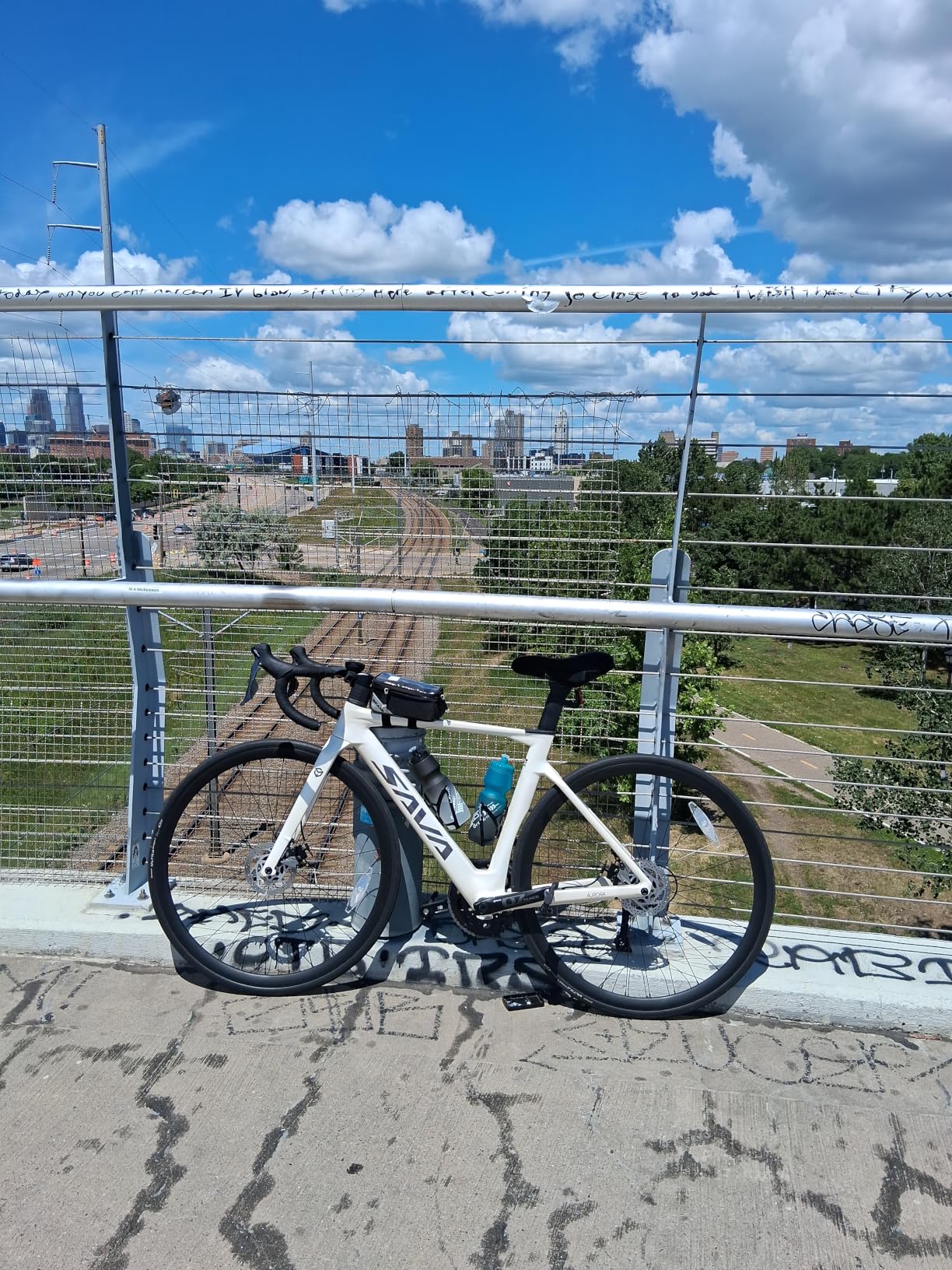 SAVADECK Carbon Disc Road Bike, Carbon Frame & Fork, Shimano SORA R3000 18 Speed Disc Brake customer photo 1