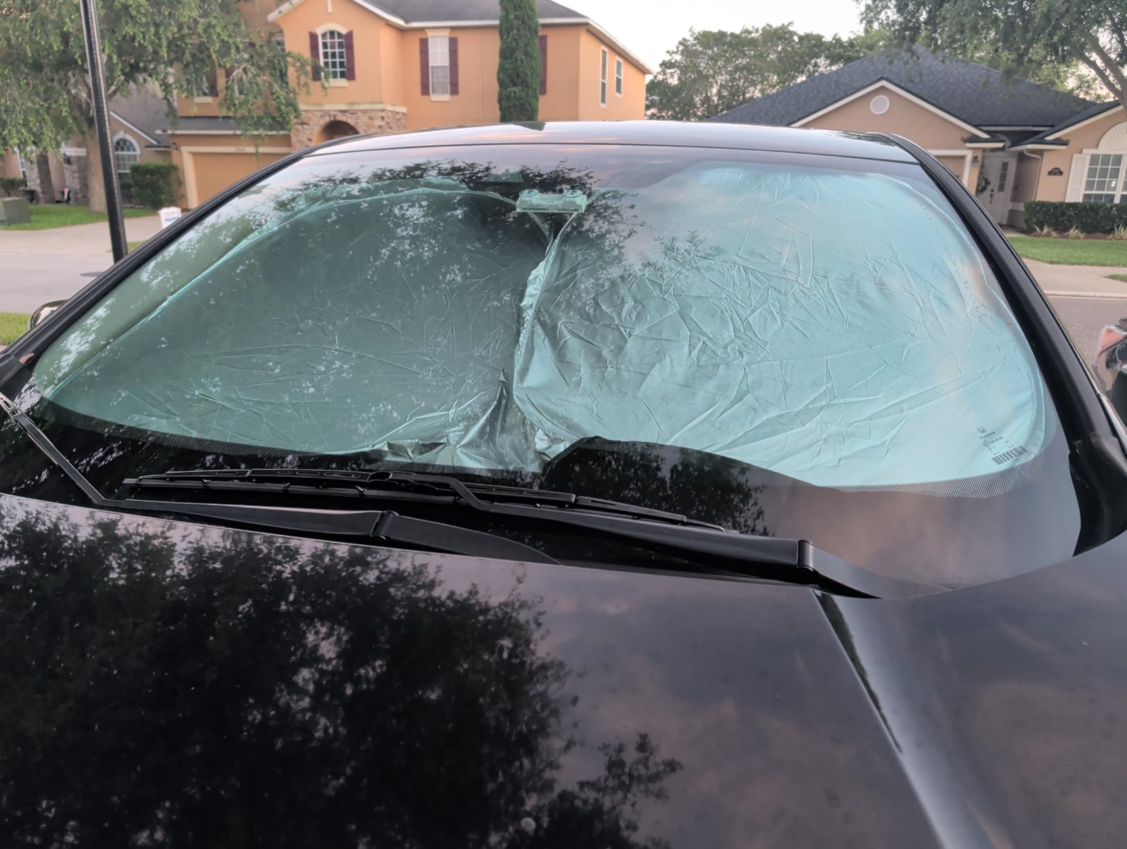 300T Thickened Automotive Glass Sunshade and Comes with Storage Bag,Keep Car Interior Cool,Universal Windshield Sun Shade Fit for Cars,Trucks,SUVs (L: 57.08 * 31.5 inch) customer photo 2