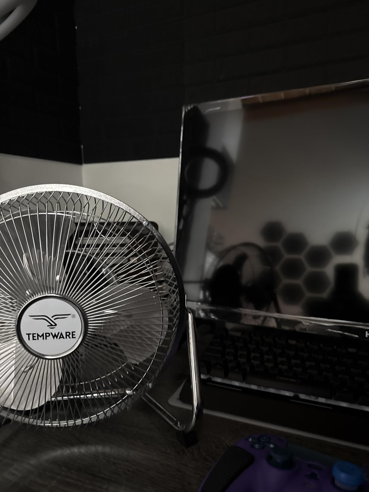 TEMPWARE 20 Inch High Velocity Industrial Floor Fan, 3-Speed Heavy Duty Metal Cradle Floor Fans with 360° Tilt for Warehouse, Workshop, Garage, Factory and Basement, Black & Blue customer photo 1