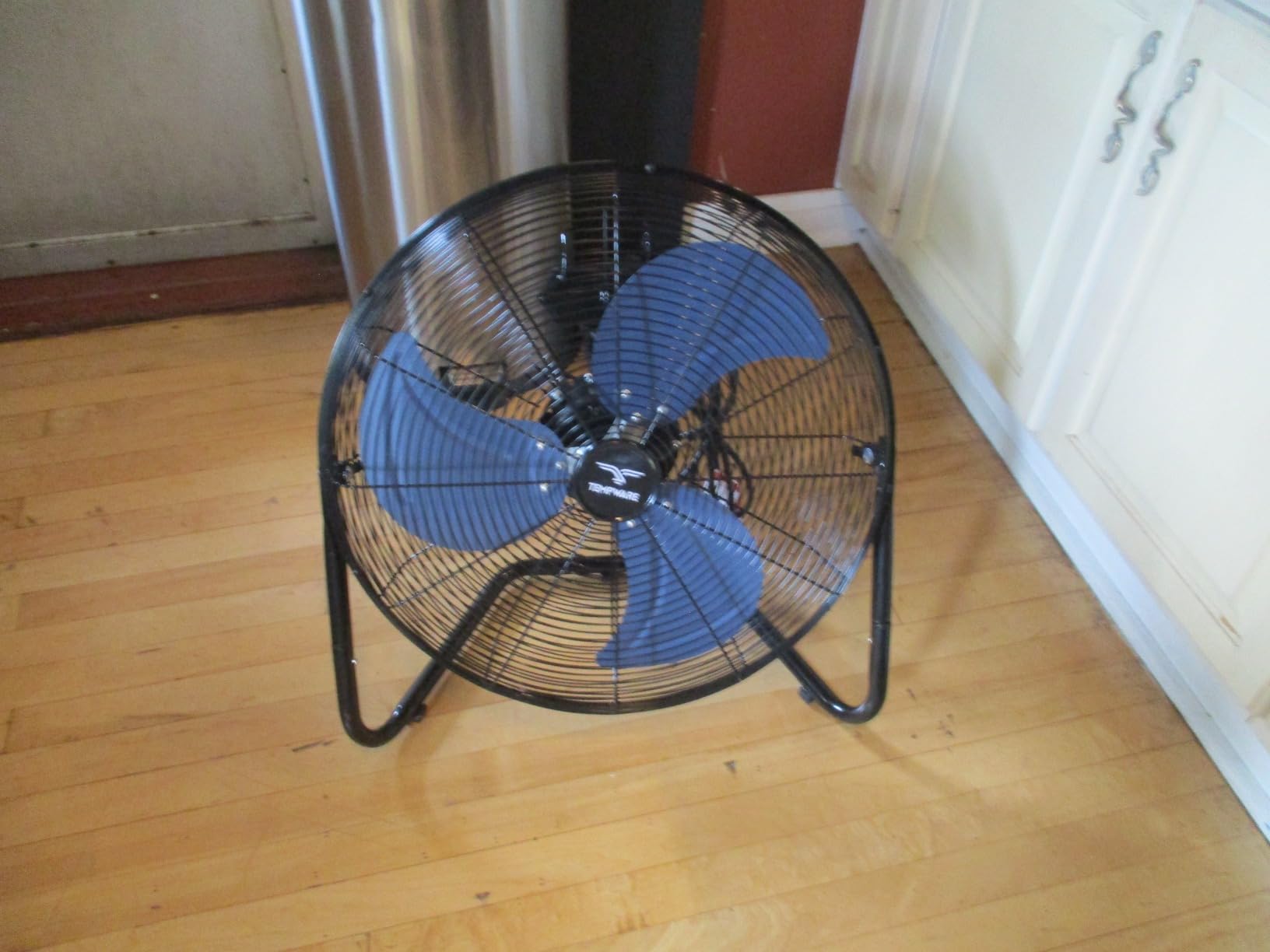 TEMPWARE 20 Inch High Velocity Industrial Floor Fan, 3-Speed Heavy Duty Metal Cradle Floor Fans with 360° Tilt for Warehouse, Workshop, Garage, Factory and Basement, Black & Blue customer photo 2