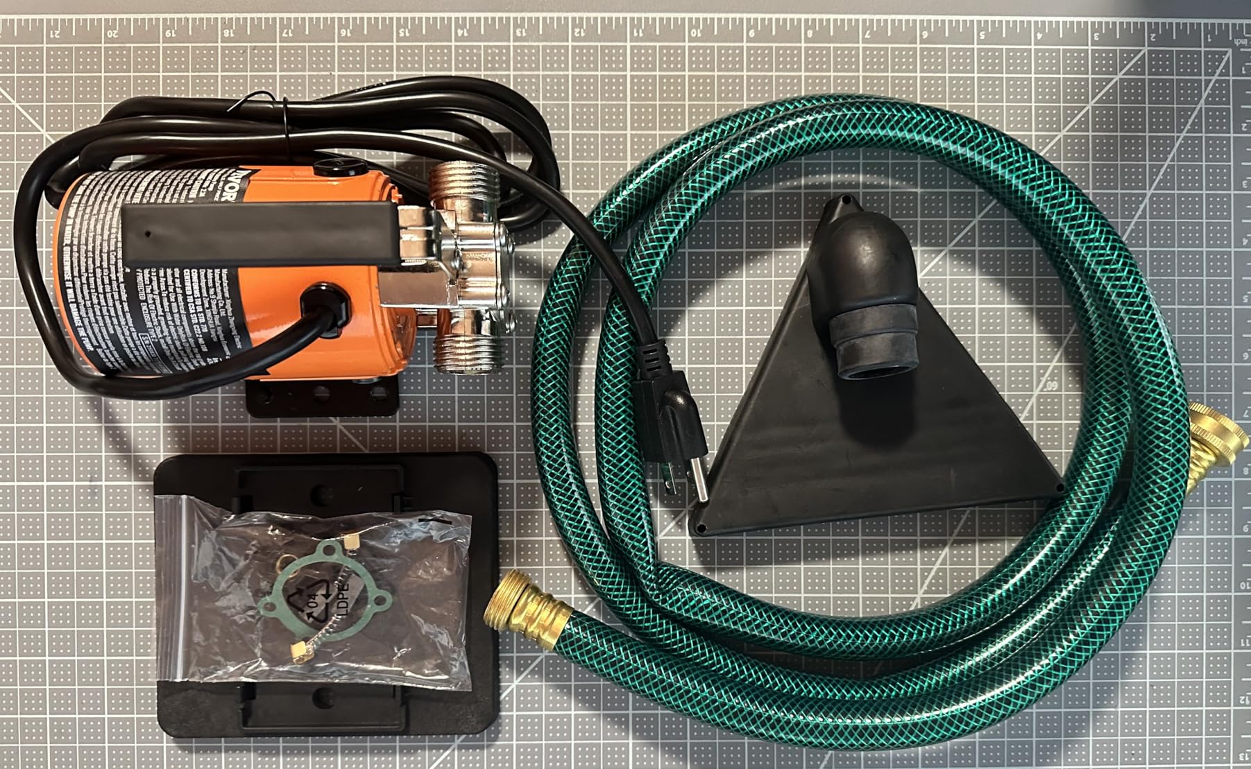 VEVOR Cast Iron Water Transfer Pump, 115V AC 1600 GPH 1/2HP, Portable Electric Utility Pump with Carbon Brush, Filter, Brass Connectors, for Garden, Rain Barrel, Pool, Pond, Hot Tub, Aquarium Draining customer photo 1