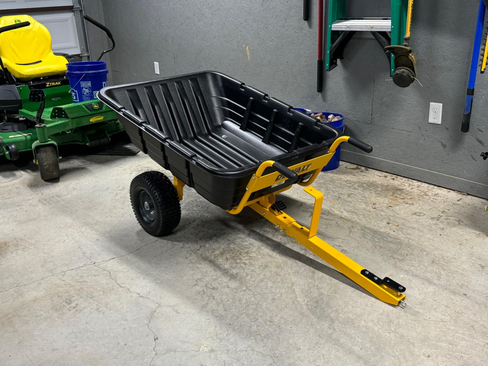 DEWALT Swivel/Dump Cart - Convertible to Tow/Wheelbarrow customer photo 1