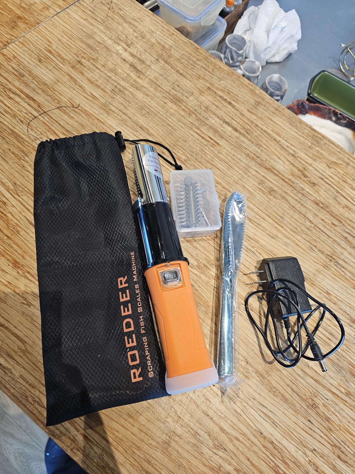 Cordless Electric Fish Scaler Tools, Built-in 12v Rechargeable Battery, 2 Cutter Heads, Two-way Rotated, IPX7 Waterproof, Professional Fish Descaler Tool customer photo 1