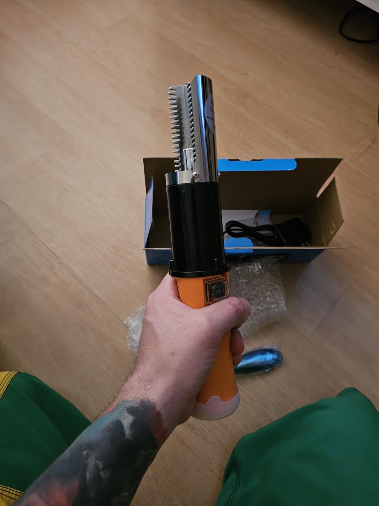 Cordless Electric Fish Scaler Tools, Built-in 12v Rechargeable Battery, 2 Cutter Heads, Two-way Rotated, IPX7 Waterproof, Professional Fish Descaler Tool customer photo 2