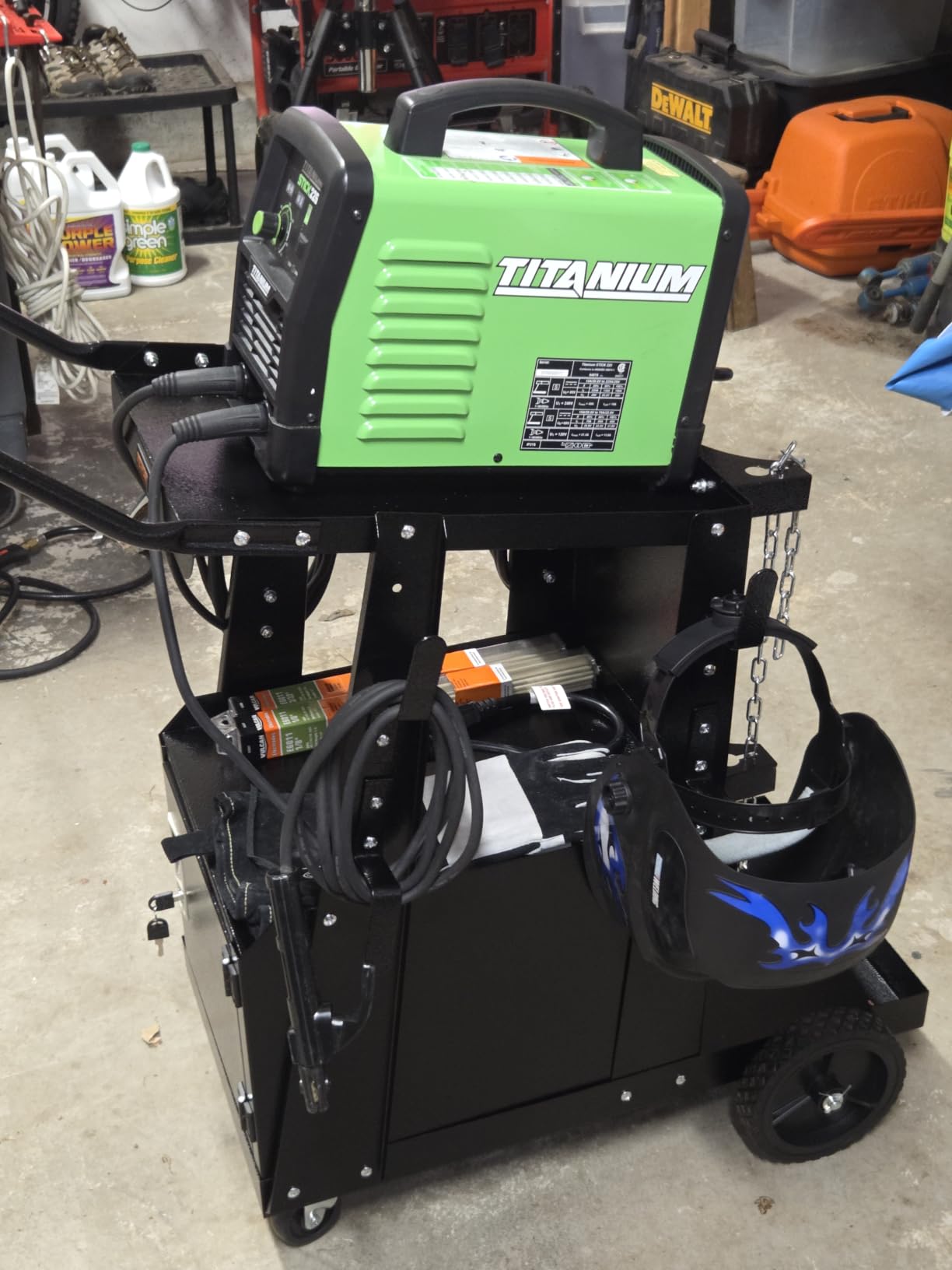 VEVOR 3-Tier Welding Cart, 400 Lbs Heavy Duty Rolling MIG Welder Cart with 360° Swivel Wheels and Tank Storage Safety Chains customer photo 1