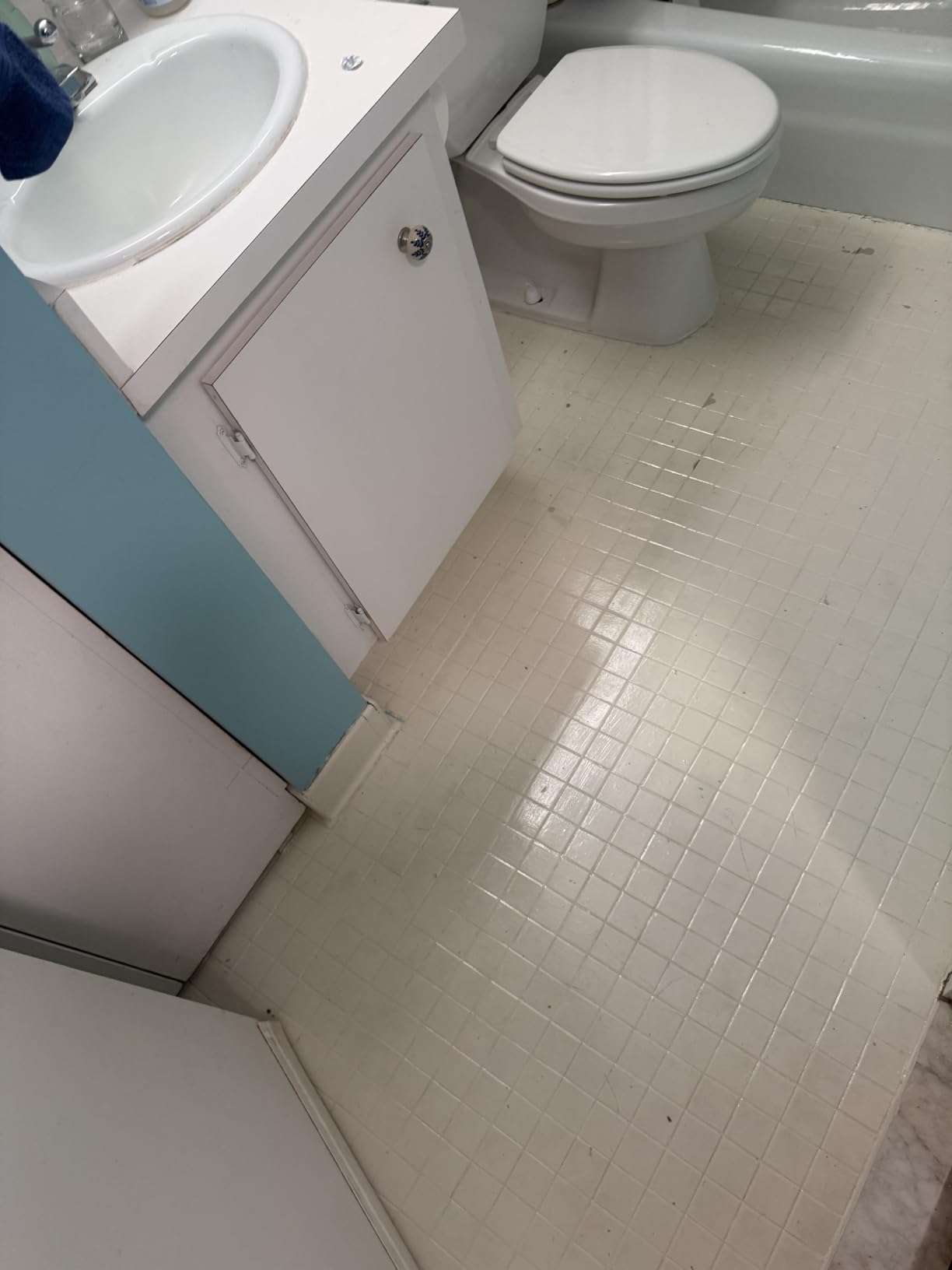 FloorPops x Chris Loves Julia 12-in by 12-in Bonneville Grey & White Marble Peel & Stick Floor Tiles, FP4421 customer photo 1