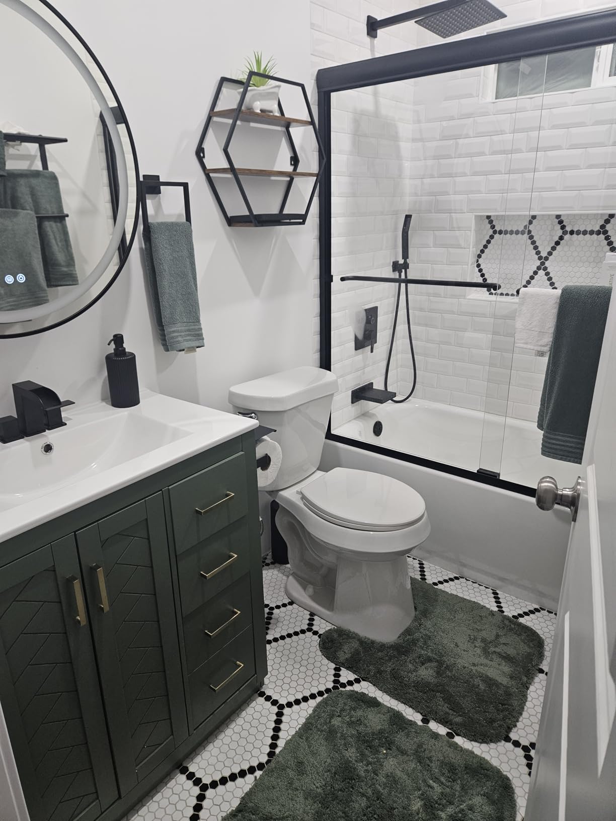 MSI White and Black 12 in.x 12 in. Hive Pattern Matte Porcelain Mosaic Tile for Kitchen Backsplash, Bathroom Wall, Shower, and Floor customer photo 2