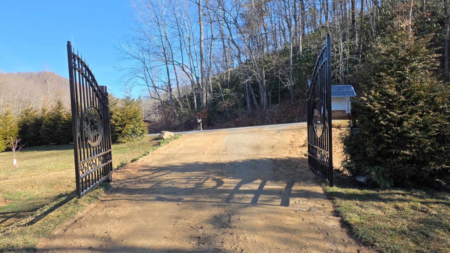 CHERY INDUSTRIAL.COM Outdoor Dual Swing Gate Driveway Security Gates Anti-Rust Outdoor Iron Gate Weatherproof Gate for Outdoor for Yard Patio Manor (14' Deer) customer photo 2