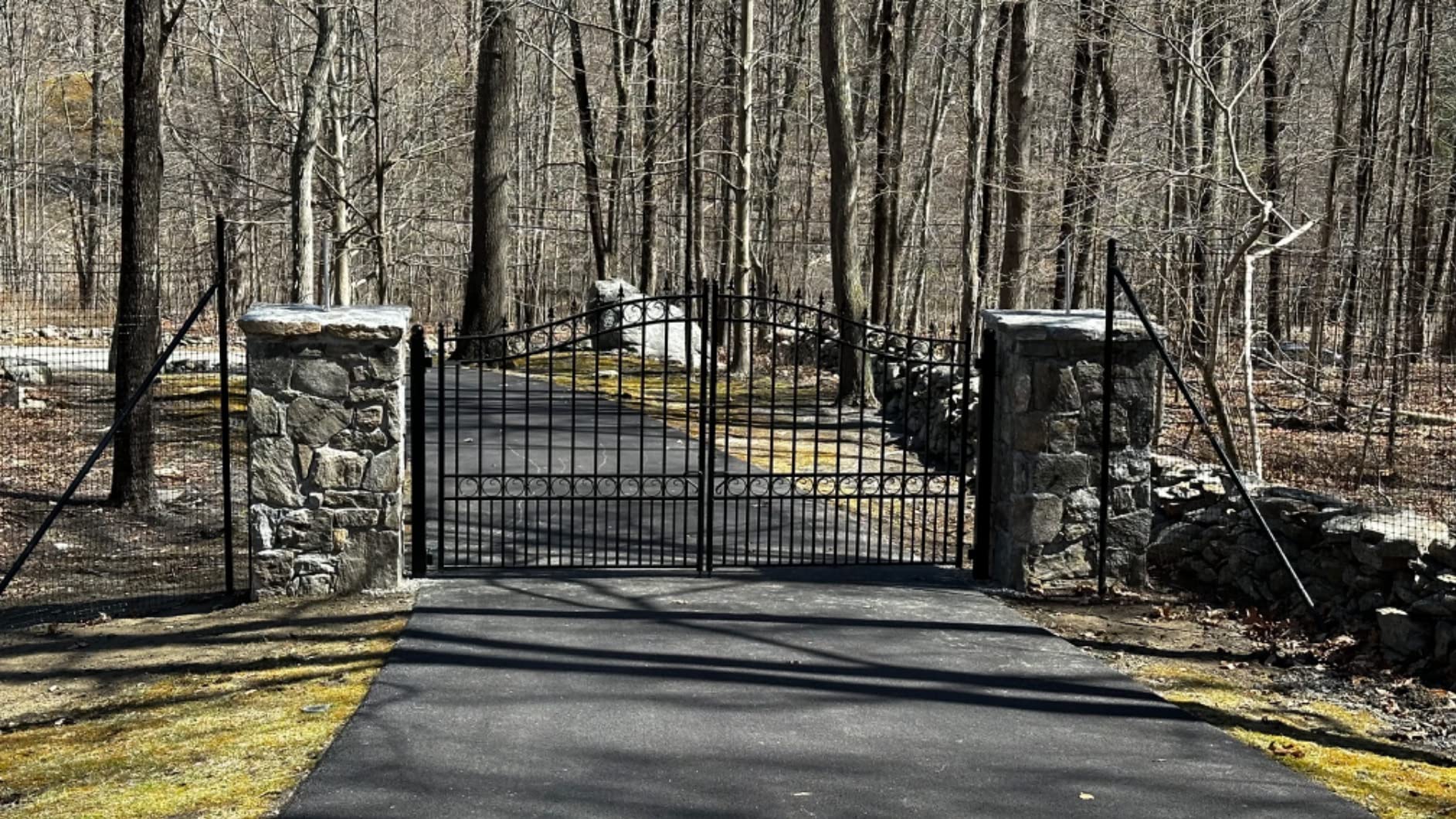 ALEKO Dual Swing Driveway Gate (18x6, Prague) | Anti-Rust Galvanized Steel, Outdoor Fence Security Barrier customer photo 2