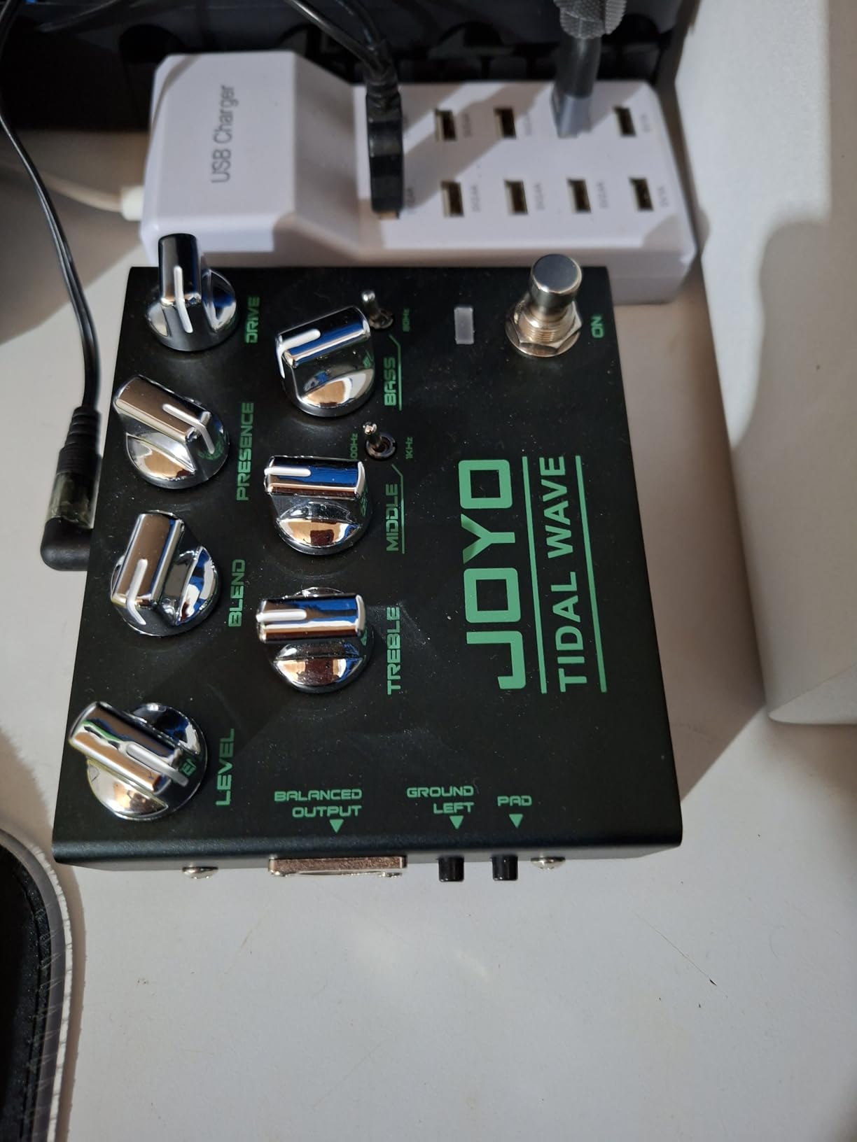 JOYO Bass Preamp & DI Guitar Pedal, Blend Control with MID SHIFT/BASS SHIFT EQ, Drive & Presence, XLR DI Out & Cab Sim (TIDAL WAVE R-30) customer photo 1