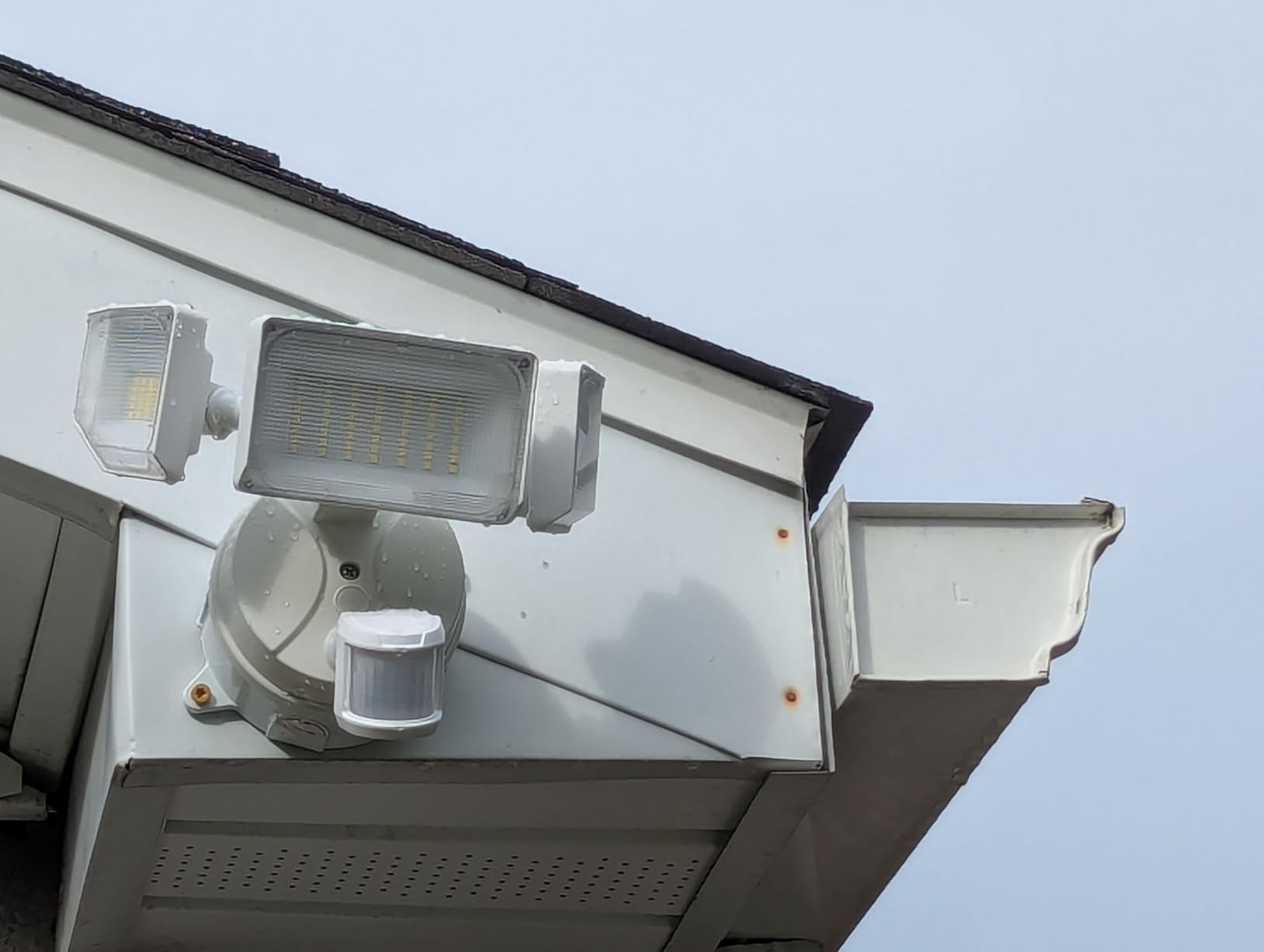 85W LED Security Lights Motion Sensor Light Outdoor, 8500LM Dusk to Dawn, IP65 Waterproof, 6500K, 3 Head Motion Detected Flood Light customer photo 1