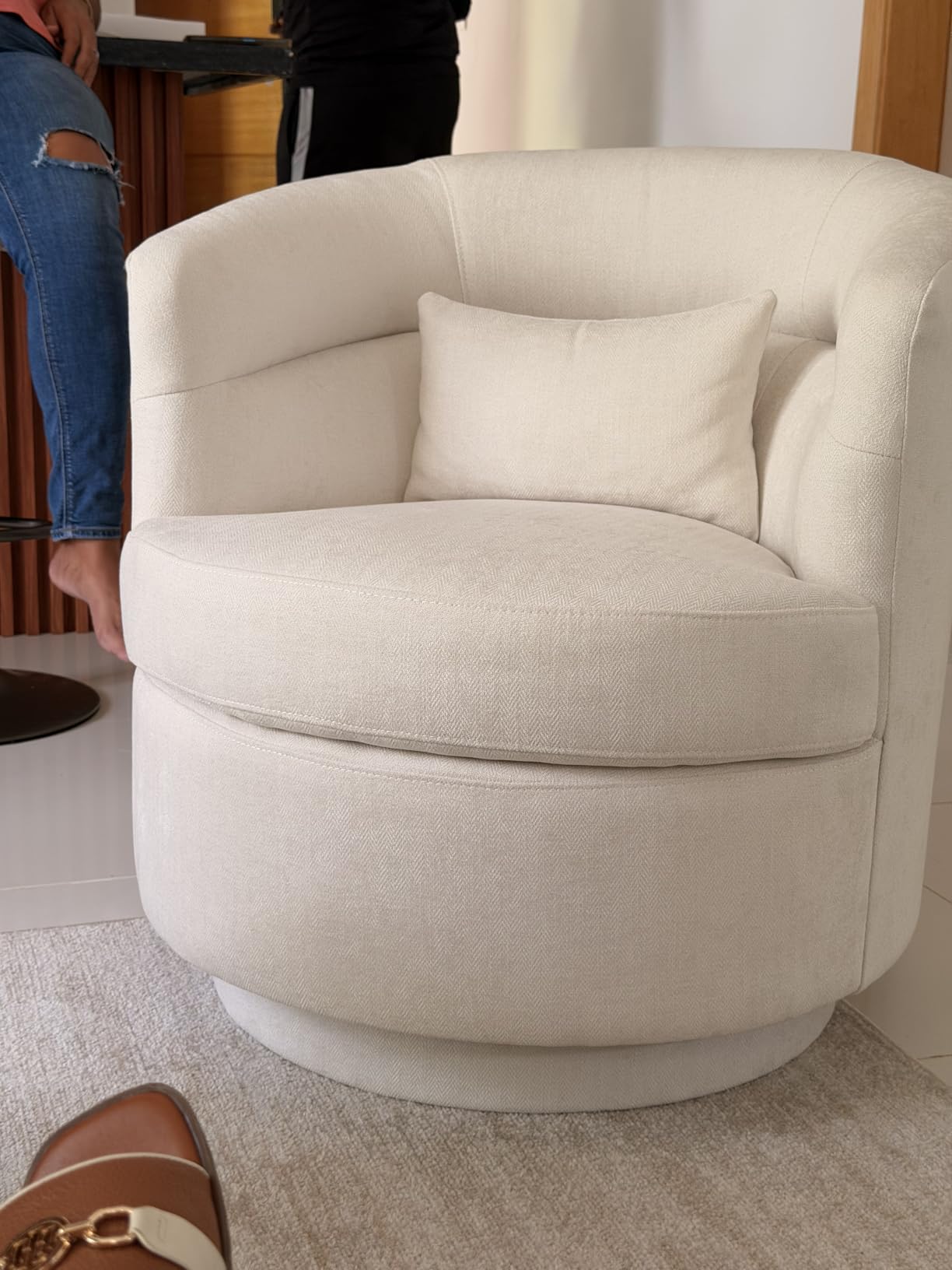 CANMOV Swivel Accent Chair Set of 2, 360 Degree Round Swivel Barrel Chair with Pillow, Upholstered Comfy Barrel Armchair for Living Room, Bedroom, Reading Room, Grey customer photo 1