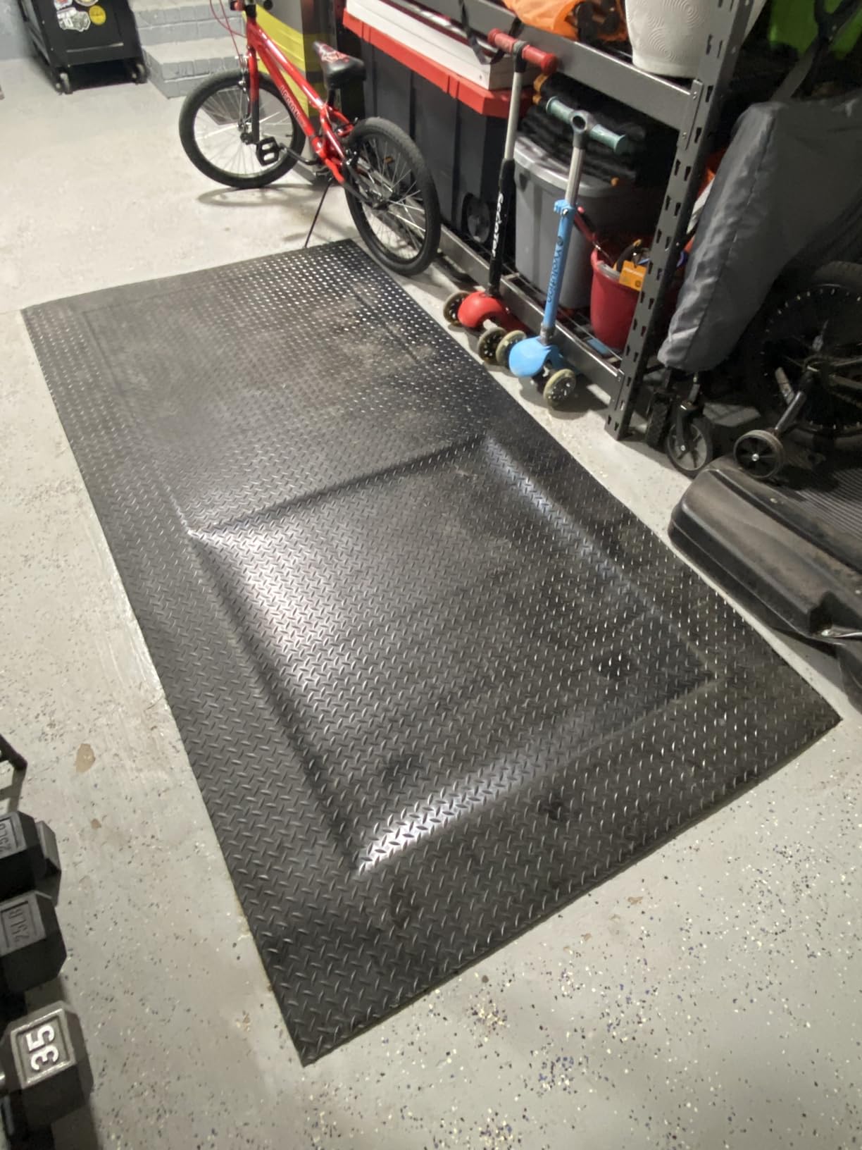 VEVOR Diamond-Plate Rubber Flooring Roll, 3 mm x 4 ft x 8 ft Floor Mat, SBR Rubber Roll, Easy to Clean, for Under Cars, Garage, Industry, Gym, Black customer photo 2