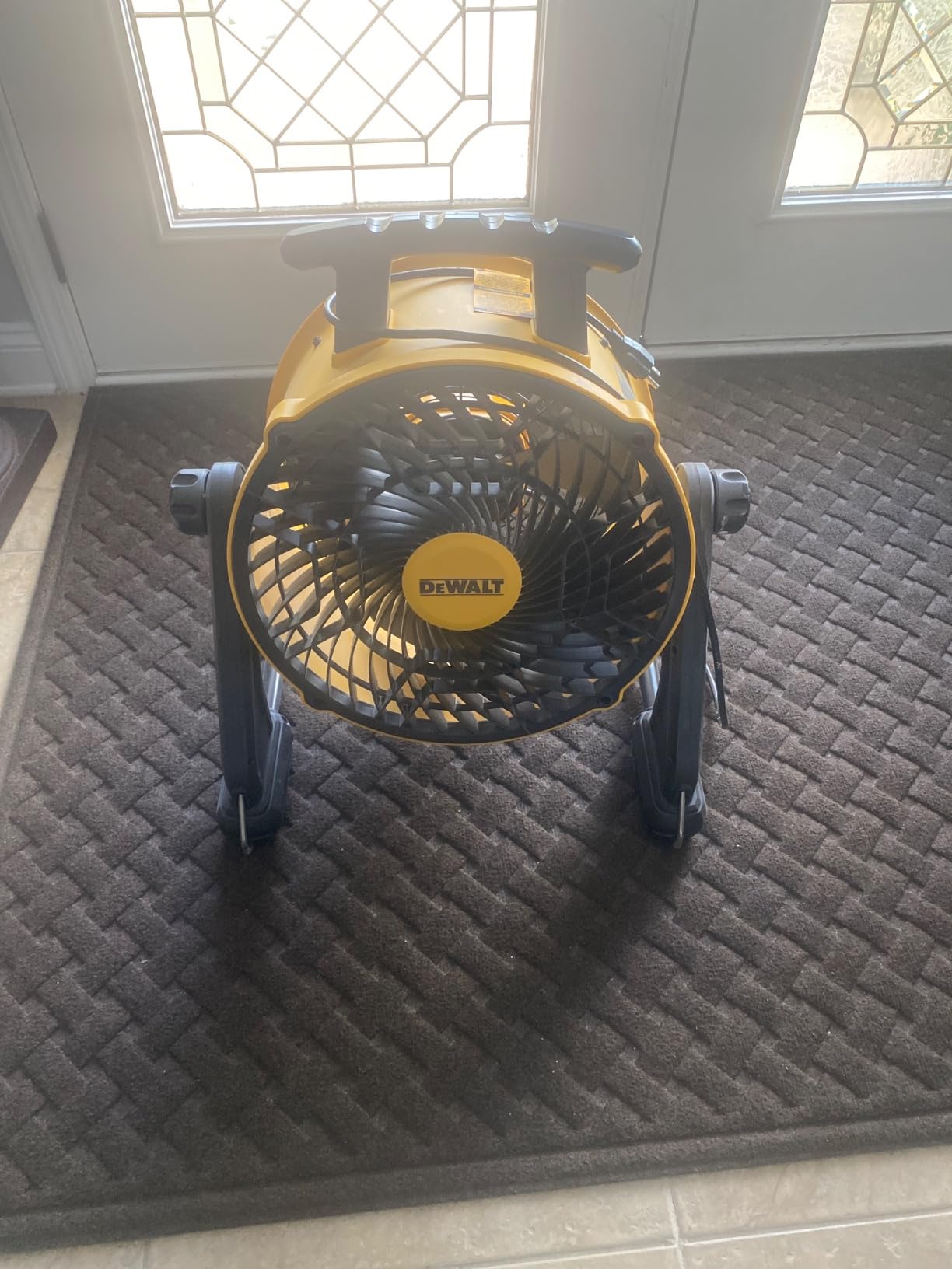 DEWALT 16-Inch High-Velocity Floor Fan, 3-Speed Plug-In Shop Fan, Compact 360° Adjustable Drum Fan for Garage, Workshop, Warehouse and Basement, DXF1616 customer photo 2