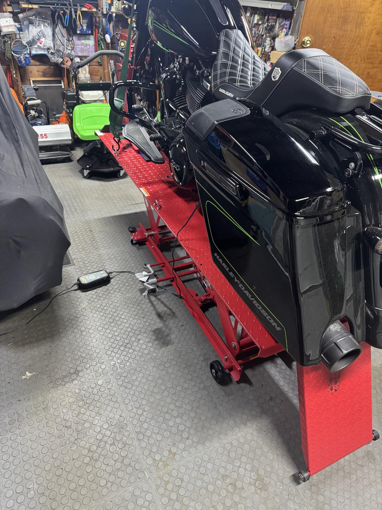 Strongway Steel Hydraulic Motorcycle Lift, 1100-Lb. Capacity, Model# ZD04101D-500 customer photo 2