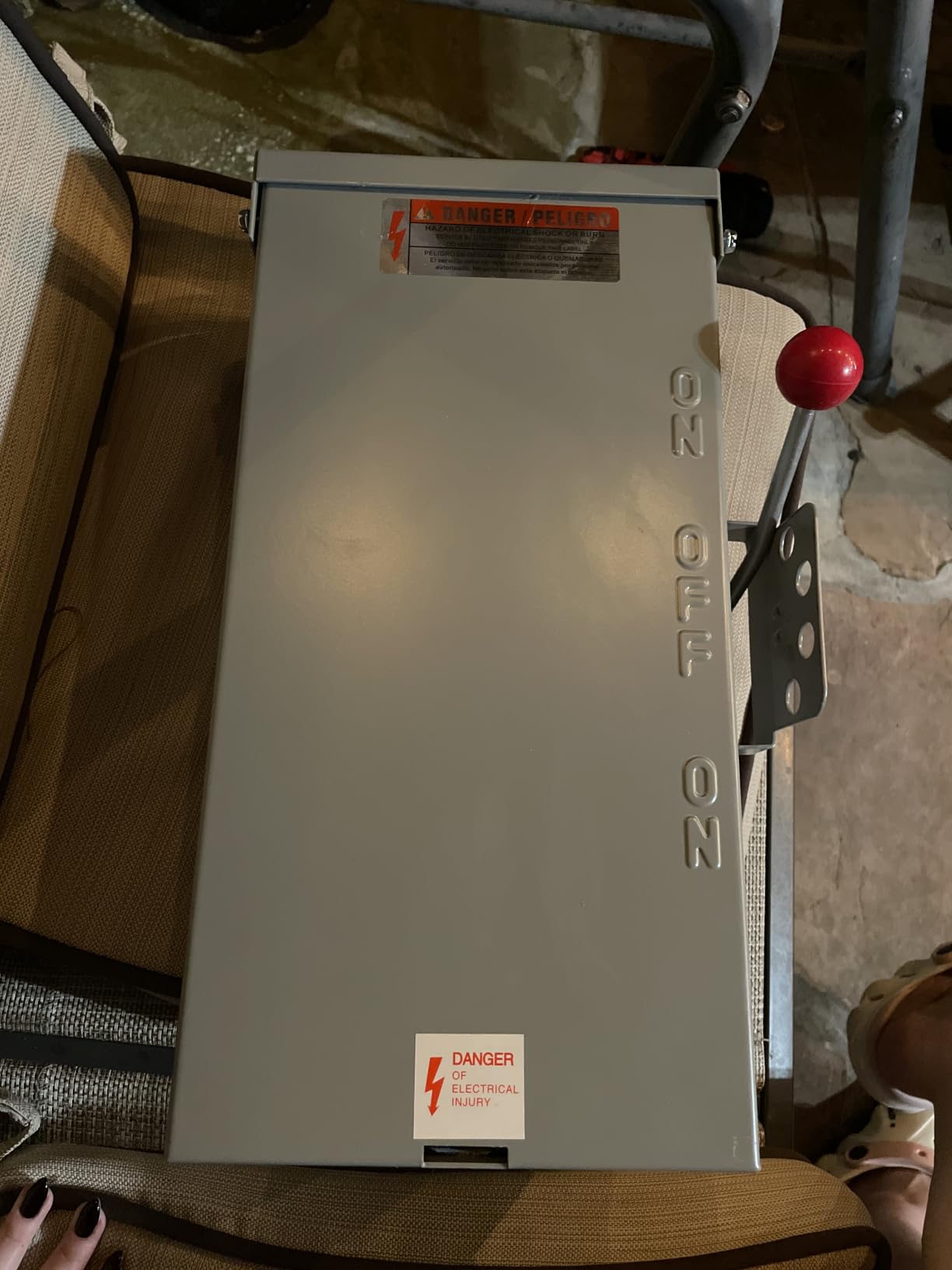 100A Generator Transfer Switch,24000W General-Duty Double-Throw Safety Switch,120/240-Volt Transfer Switches,Stronger Stability Manual Transfer Switches,NEMA 3R Standards for Outdoor and Indoor customer photo 1