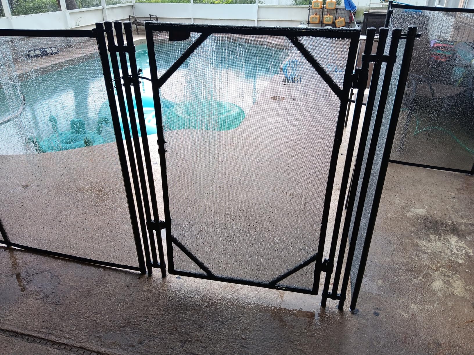 VEVOR Pool Fence, 4 x 2.5 FT Pool Gate for Inground Pools, Pool Safety Fence Gate Kit with Stainless Steel Latch, Removable Child Safety Pool Fencing, Black, 4FTx2.5FT customer photo 1
