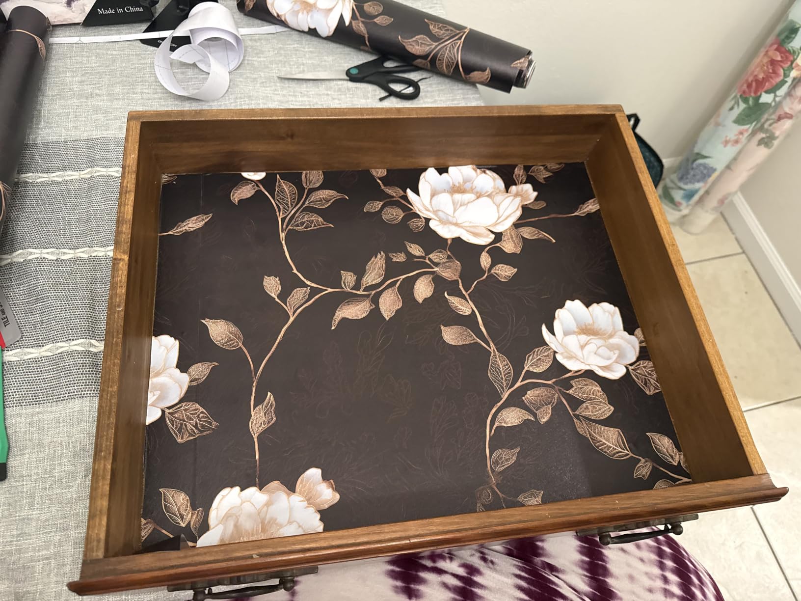Laatse Vintage Dark Black Golden Floral Wallpaper Peel and Stick 17.5