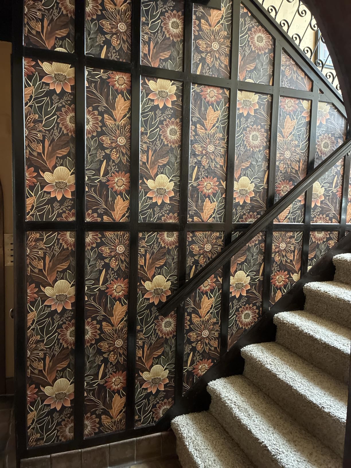 Laatse Vintage Dark Black Golden Floral Wallpaper Peel and Stick 17.5
