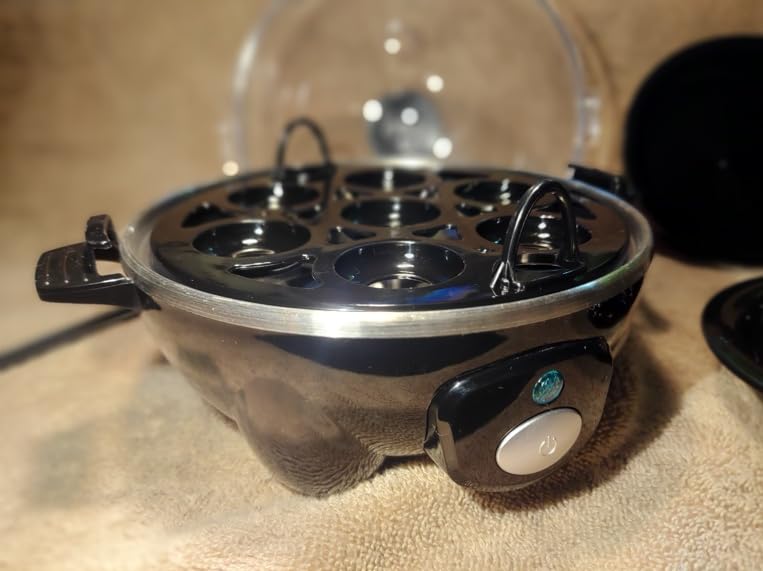 Dash Rapid Egg Cooker - Boiler, Poacher & Steamer - Includes Measuring & Recipe Guide - Dishwasher Safe - BPA Free - Holds 7 Eggs, Black customer photo 1
