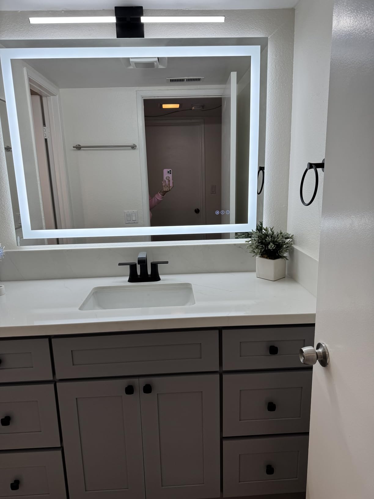Ensenior Modern Bathroom Vanity Light 24 inch, Built-in Dimmer, 14W Dimmable 5CCT Led Bath Lights, Black Bar Vanity Light for Bathroom Mirror Cabinets Bedroom-FCC & ETL Certificated customer photo 2