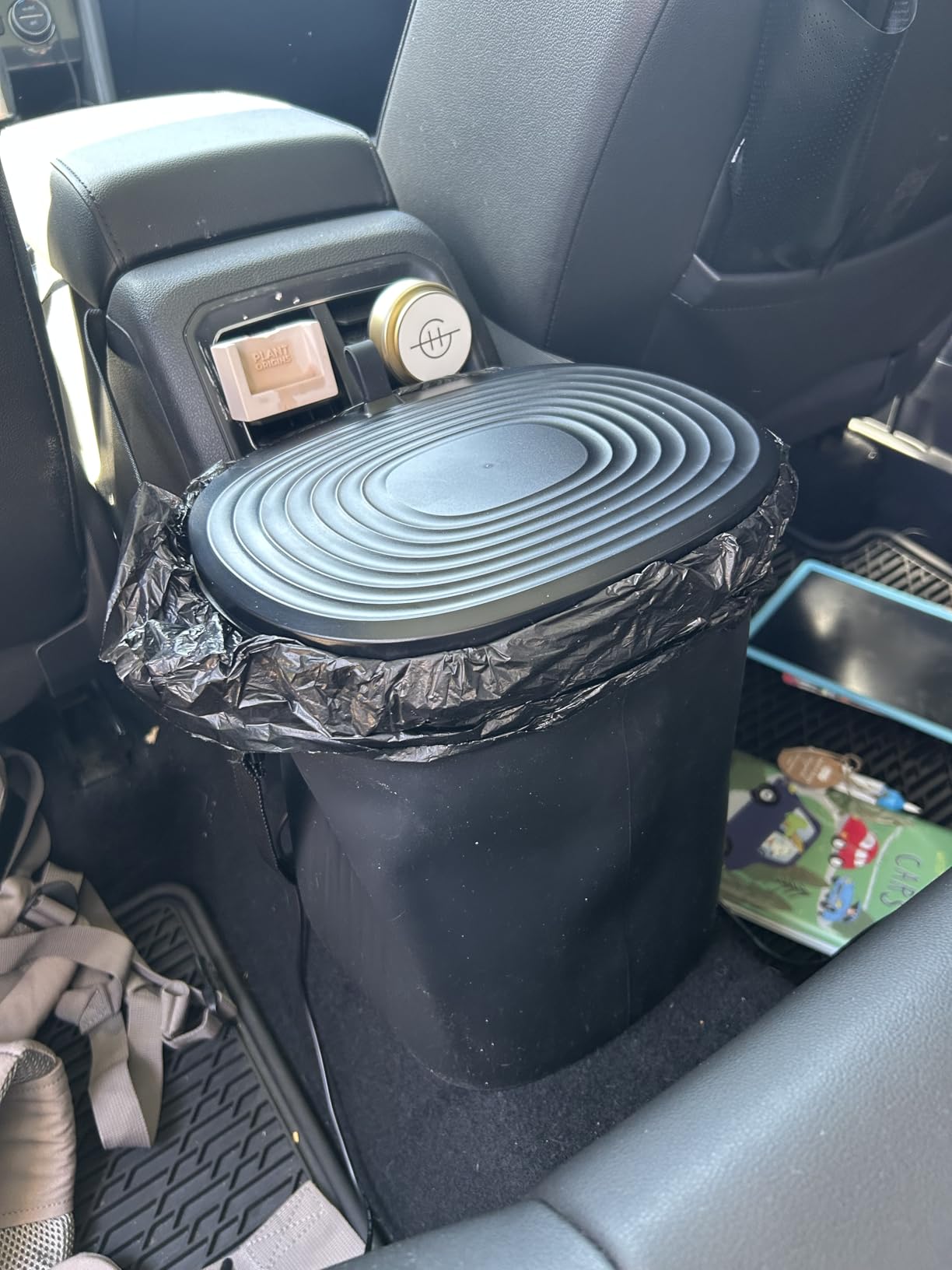 Waretary Trash Can for Car Garbage: Leakproof Silicone Car Waste Bin w/Lid for Drivers and Passengers; 2 Gallon Garbage Container for Vehicle, Sedan, SUV, Van, MPV & Truck (Black) customer photo 1
