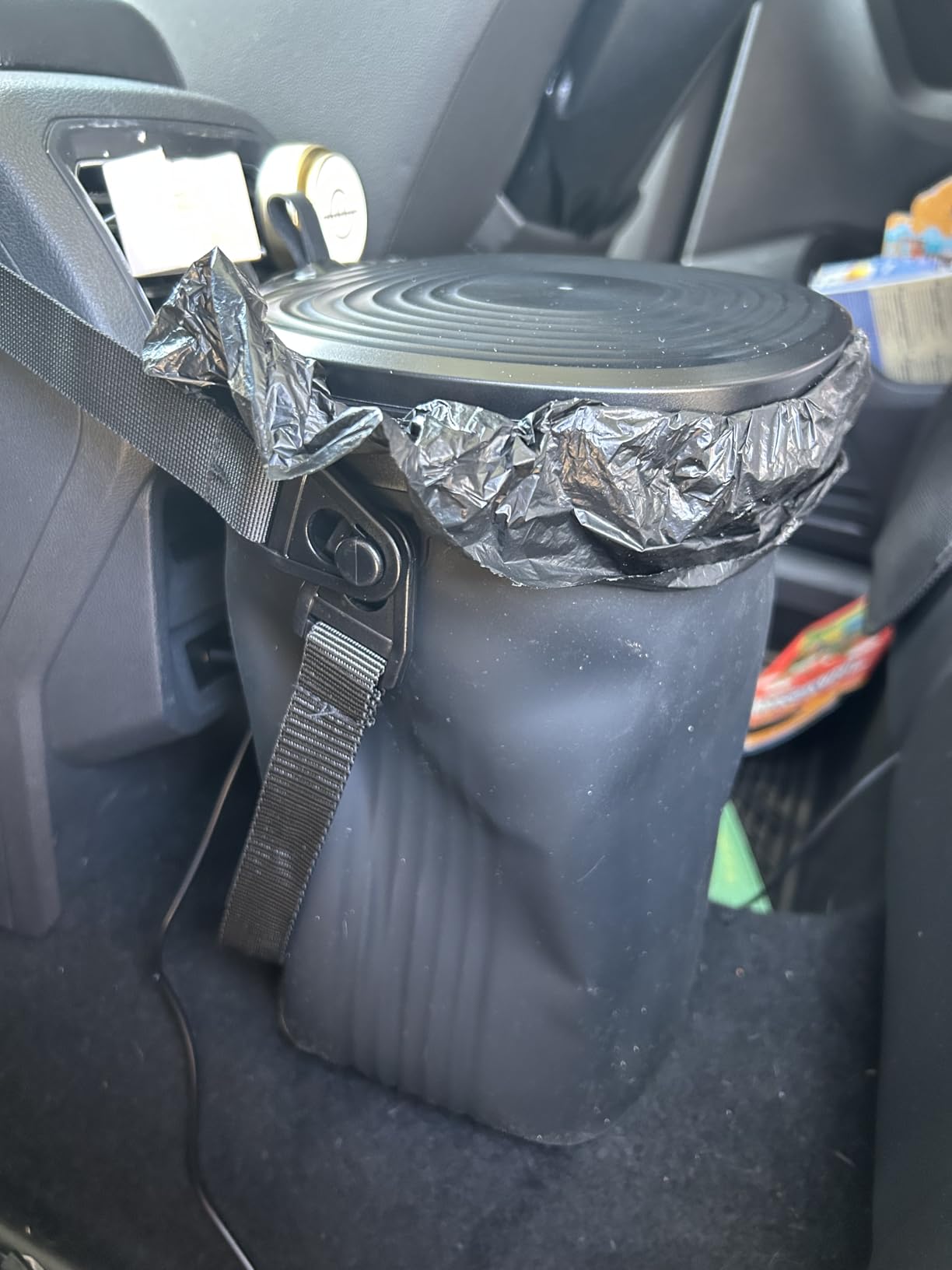 Waretary Trash Can for Car Garbage: Leakproof Silicone Car Waste Bin w/Lid for Drivers and Passengers; 2 Gallon Garbage Container for Vehicle, Sedan, SUV, Van, MPV & Truck (Black) customer photo 2