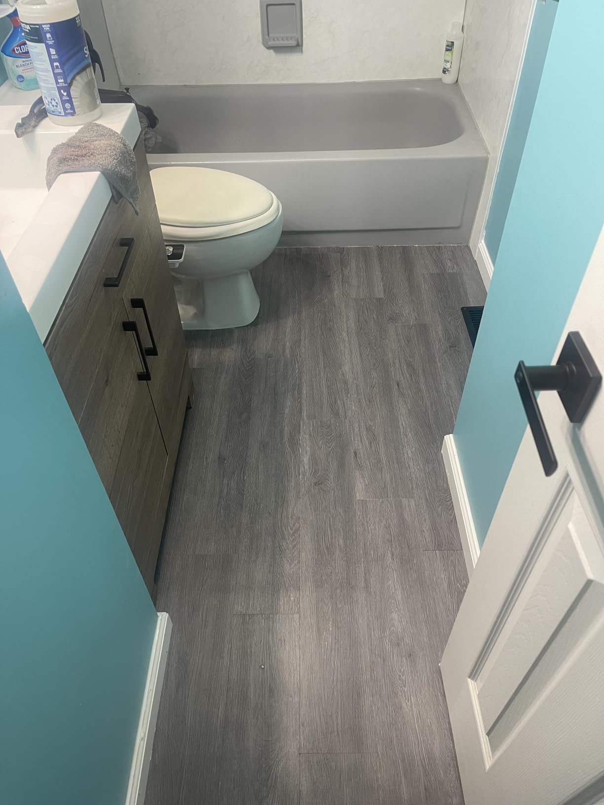 ATOPOSE Peel and Stick Flooring Waterproof - Laminate Flooring 36 Planks 54 Sq.Ft, Aged Walnut Wood Floor Planks, Non-Slip & Self-Adhesive, Easy DIY Installation for Kitchen Basement Living Room customer photo 2