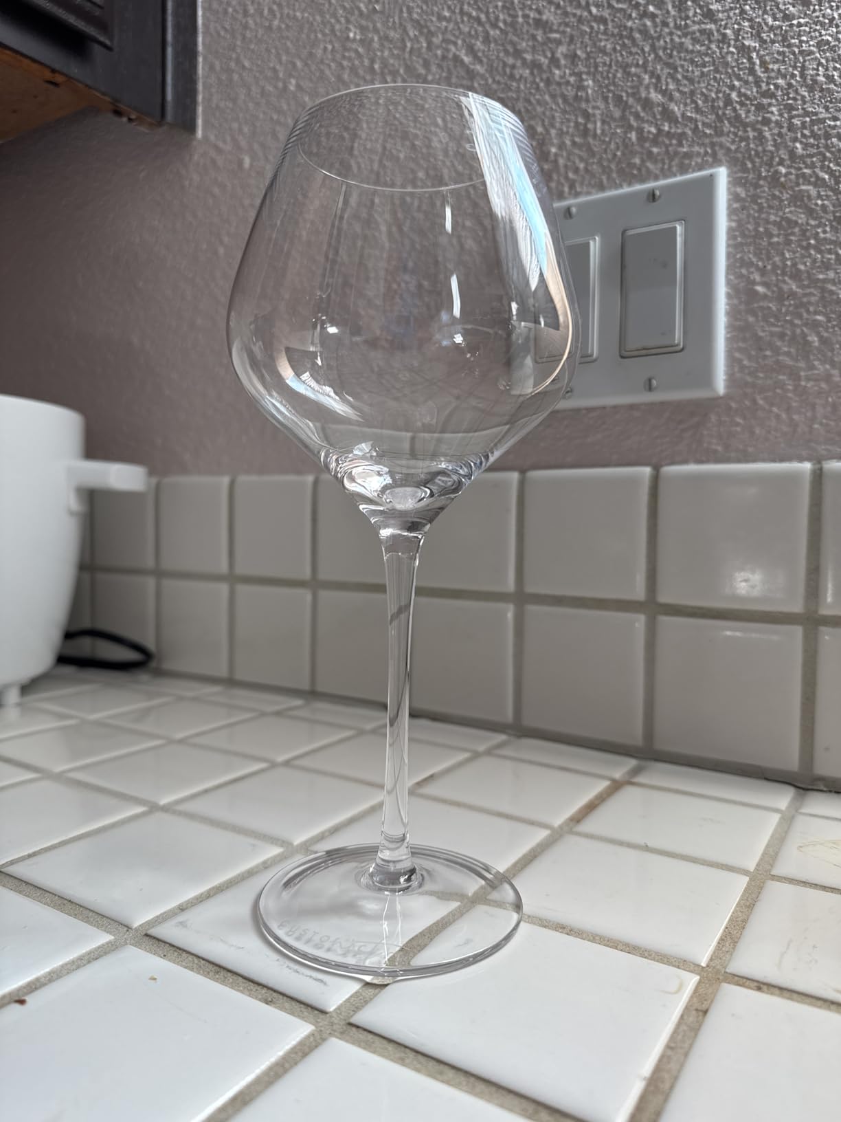 Gusto Nostro Crystal Wine Glasses Set of 4, 22 Oz Long Stem Modern Wine Glasses for White and Red Wine, Dishwasher Safe customer photo 1