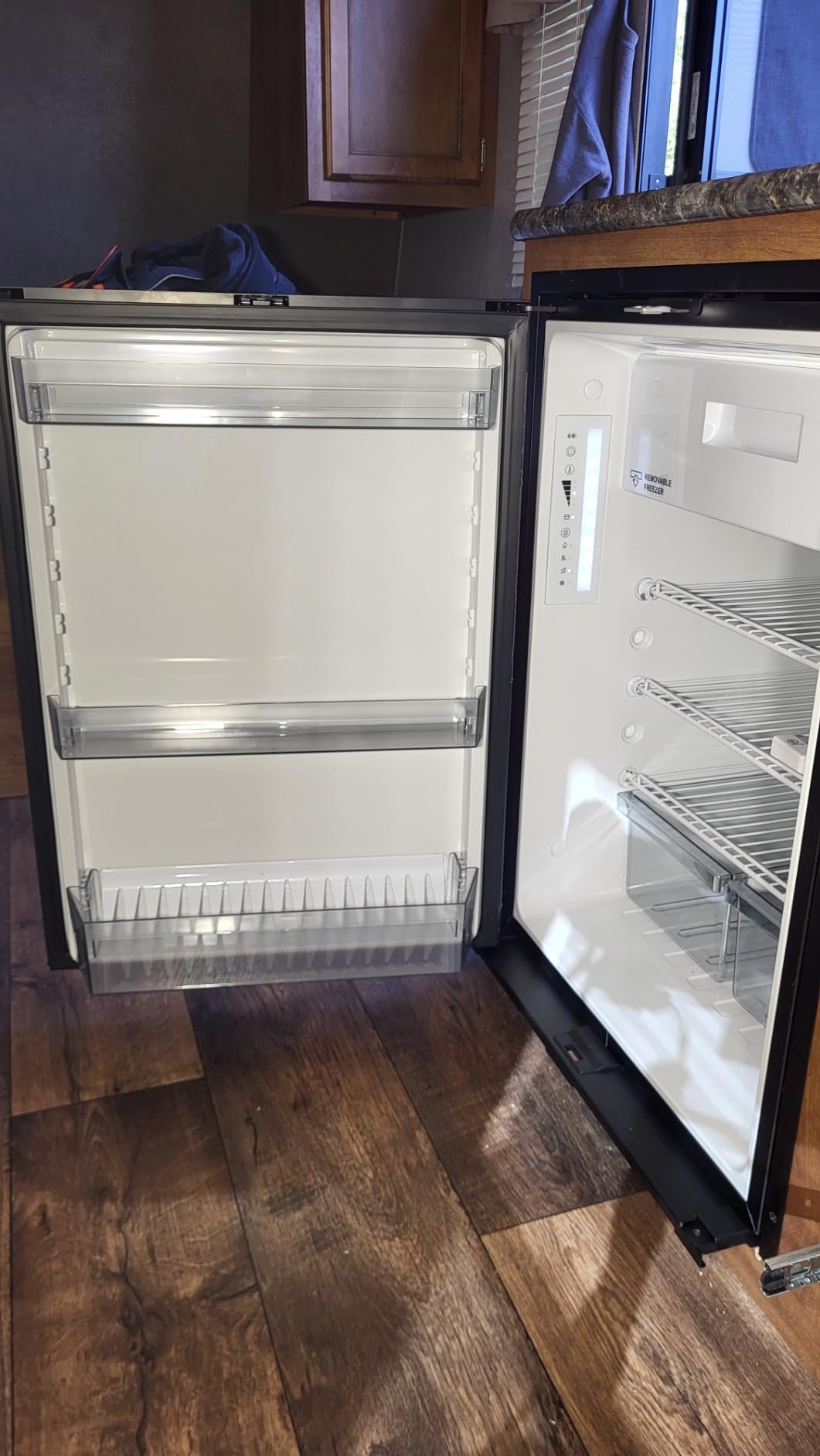 Dometic NRX 50C | Compressor Refrigerator | 44 L | Dark Silver Front | Easy To Use Control Panel customer photo 1
