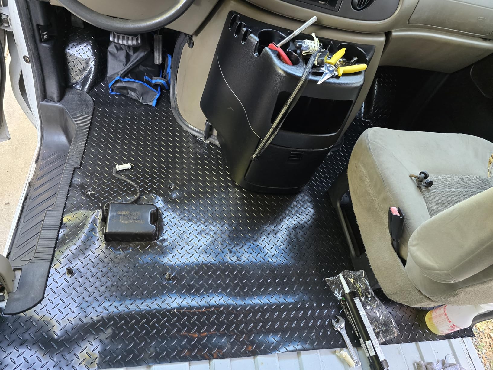 TUFFIOM 7.5x17 FT Garage Floor Mat, Coin Plate Sheet PVC Roll for Under Car Parking Protect, RV Trailer Flooring, Water/Stain Resistant Floor Runner customer photo 2