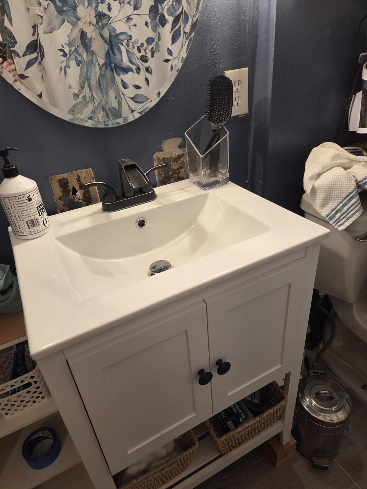 Merax 24 inch Bathroom Vanity with Sink, Small Bathroom Sink Cabinet with Ceramic Basin, Single Bathroom Vanities with 2 Doors, Solid Wood Frame, White customer photo 2