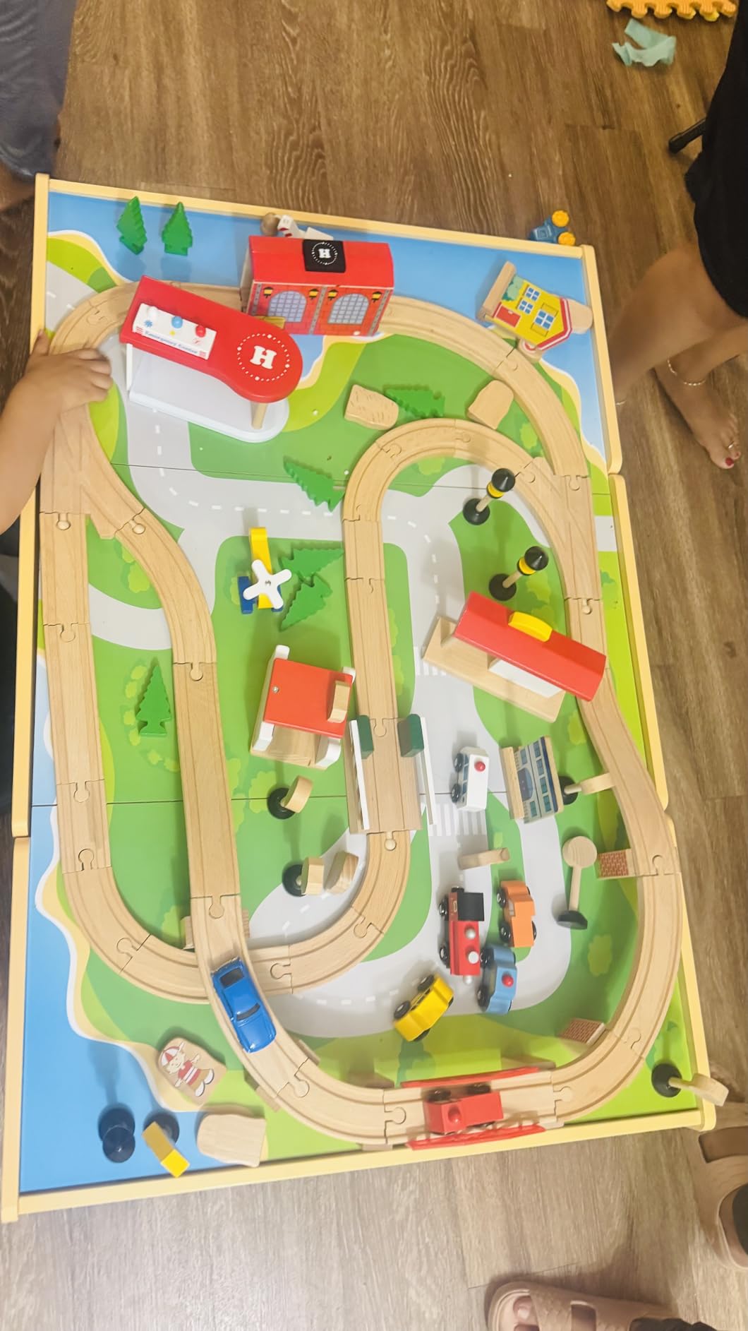 Costzon Train Table, 3-in-1 Wooden Train Set Table w/Reversible 84 PCS Track Train Toys, Table Map & Storage Drawer for Building, Playing, Studying, Kids Activity Table for Toddlers Aged 18 M+ customer photo 2