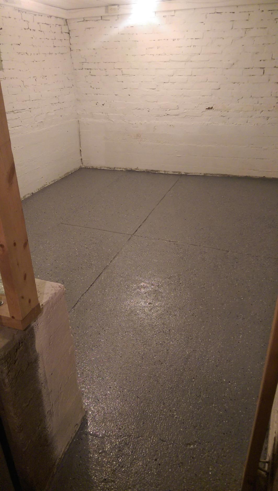 Rust-Oleum EpoxyShield Satin Gray Basement Floor Coating Kit | Basement Floor Protection, Moisture And Stain Resistance, Durable Concrete Coating, Easy Application, 1 Gallon customer photo 2