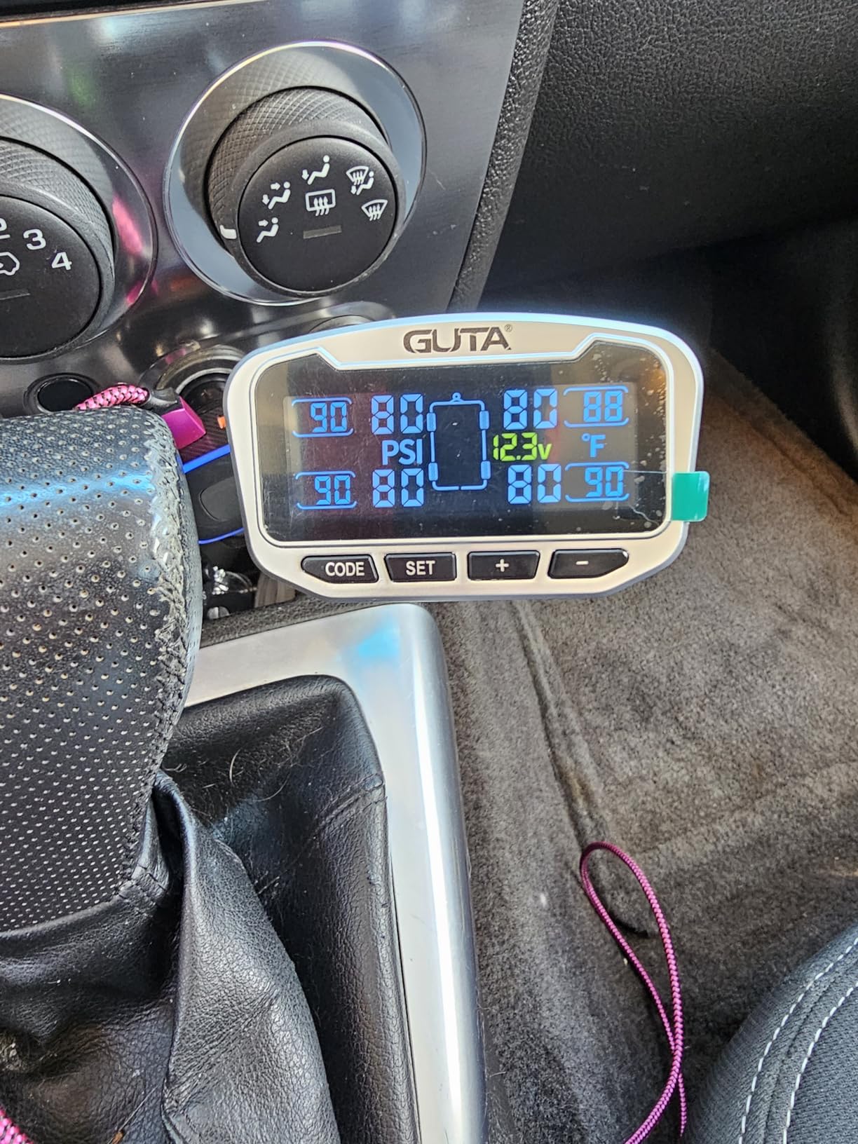 GUTA RV Tire Pressure Monitoring System, Trailer TPMS, 8 Sensors, 6 Alert Modes, Long Range Signal, CLA Charging & 2 USB-A Outputs, Adjustable LCD Display, Ideal for RV Truck Trailer Camper (0-188psi) customer photo 1