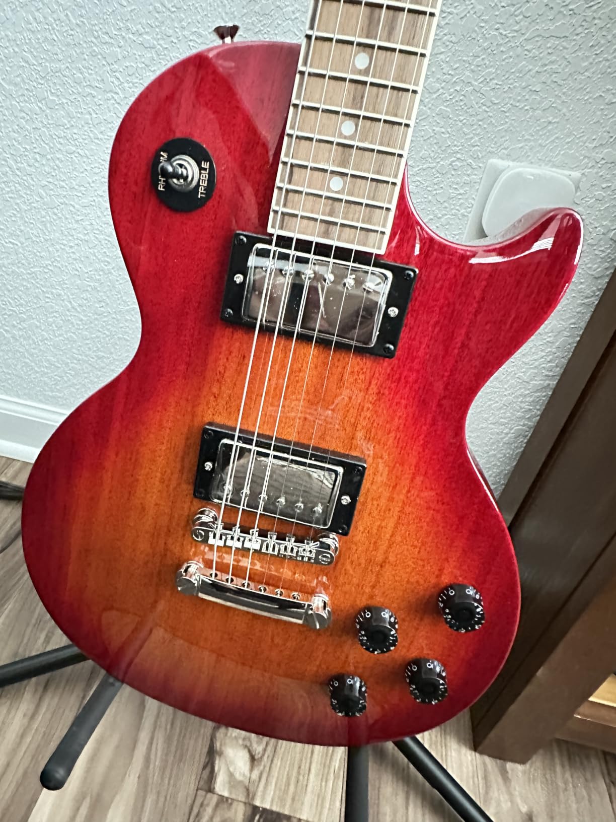 Les Paul Tribute, Heritage Cherry Sunburst customer photo 1