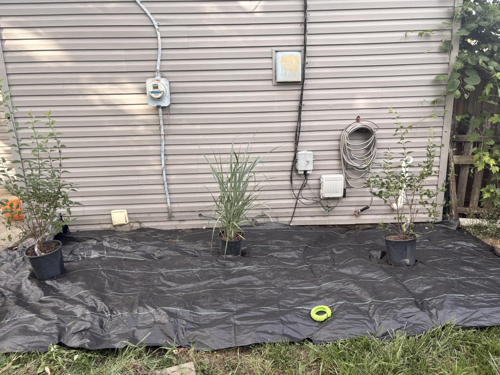FEED GARDEN 4FT x 100FT Landscape Fabric Weed Barrier Fabric, Heavy Duty 3.2oz Ground Cover Geotextile Fabric for Gardening, with 30 U-Shaped Stakes (2 Pack 4x50FT) customer photo 1