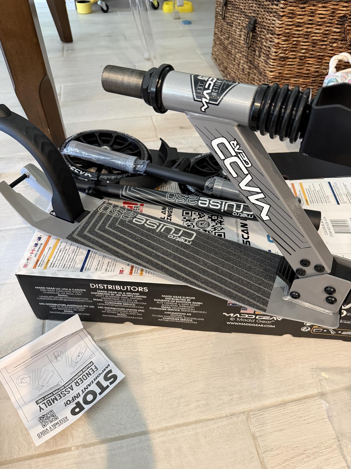 Folding Kick Scooter with Suspension for Adults and Teens - Adjustable Handlebar - Big 200mm Wheels - Lightweight Frame - 250lbs Capacity - Madd Gear Metro Cruise 250 customer photo 1