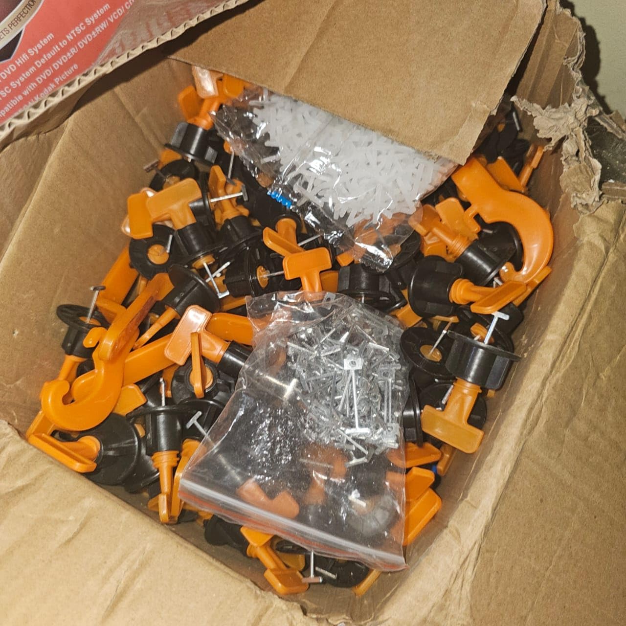 Storystore 250PCS Tile Leveling System Kit, 1/16 Inch Tile Spacers | Tile tools with 1.5mm Tile Leveler and 5 Wrenches and 125 Steel Wedges 1300 Tile Spacers for Walls and Floors Installation customer photo 1